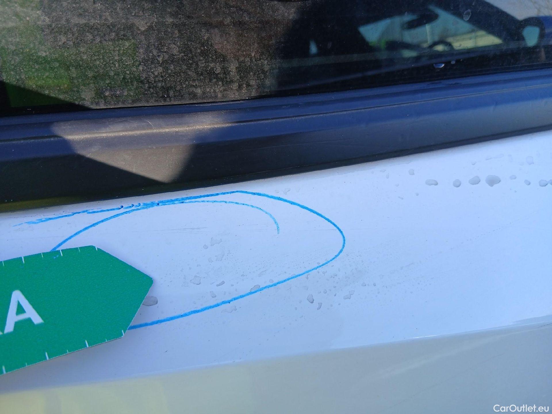  Peugeot  2008 PEUGEOT  / 2019 / 5P / todoterreno Allure BlueHDI 100 S&S BVM6 (CX) #36