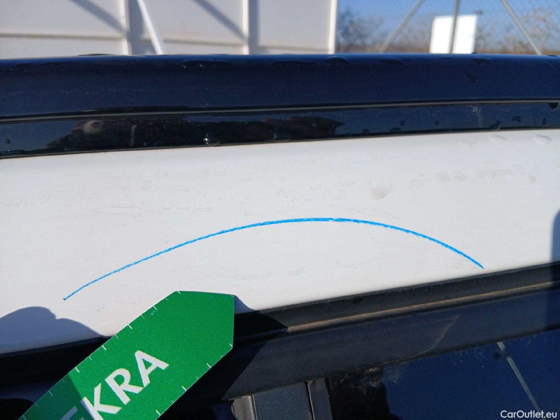  Peugeot  2008 PEUGEOT  / 2019 / 5P / todoterreno Allure BlueHDI 100 S&S BVM6 (CX) #42