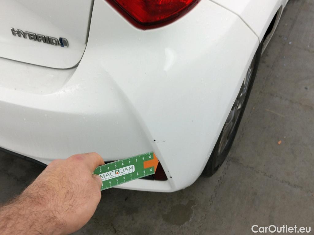  Toyota  Yaris TOYOTA  / 2017 / 5P / berlina con portón 1.5 100H Active #12