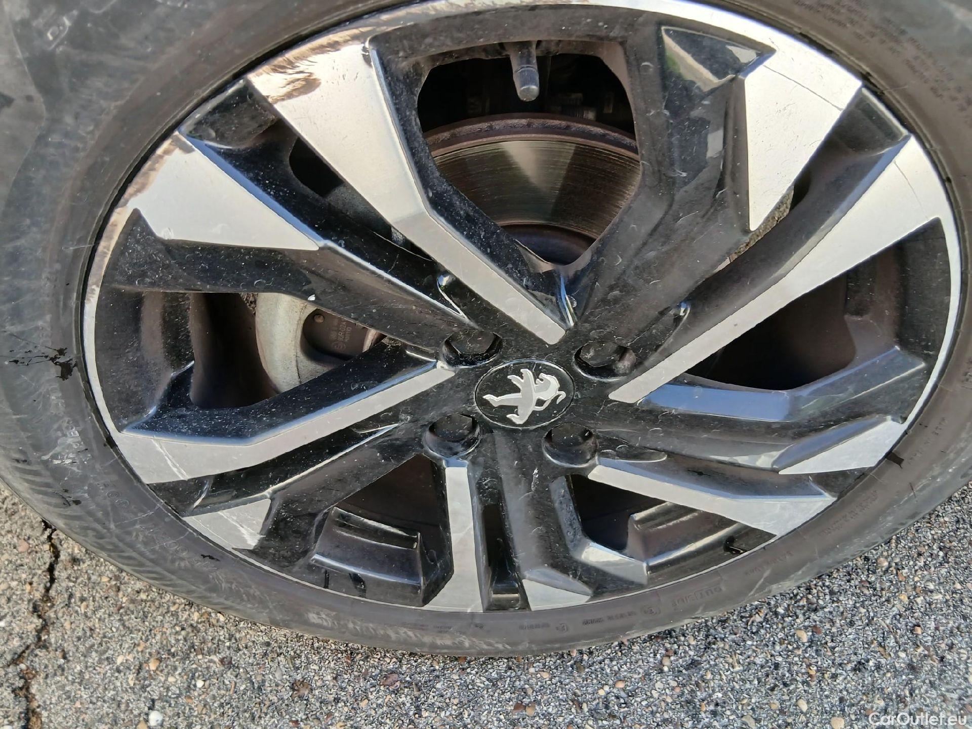  Peugeot  2008 PEUGEOT  / 2019 / 5P / todoterreno Allure BlueHDI 100 S&S BVM6 (CX) #4