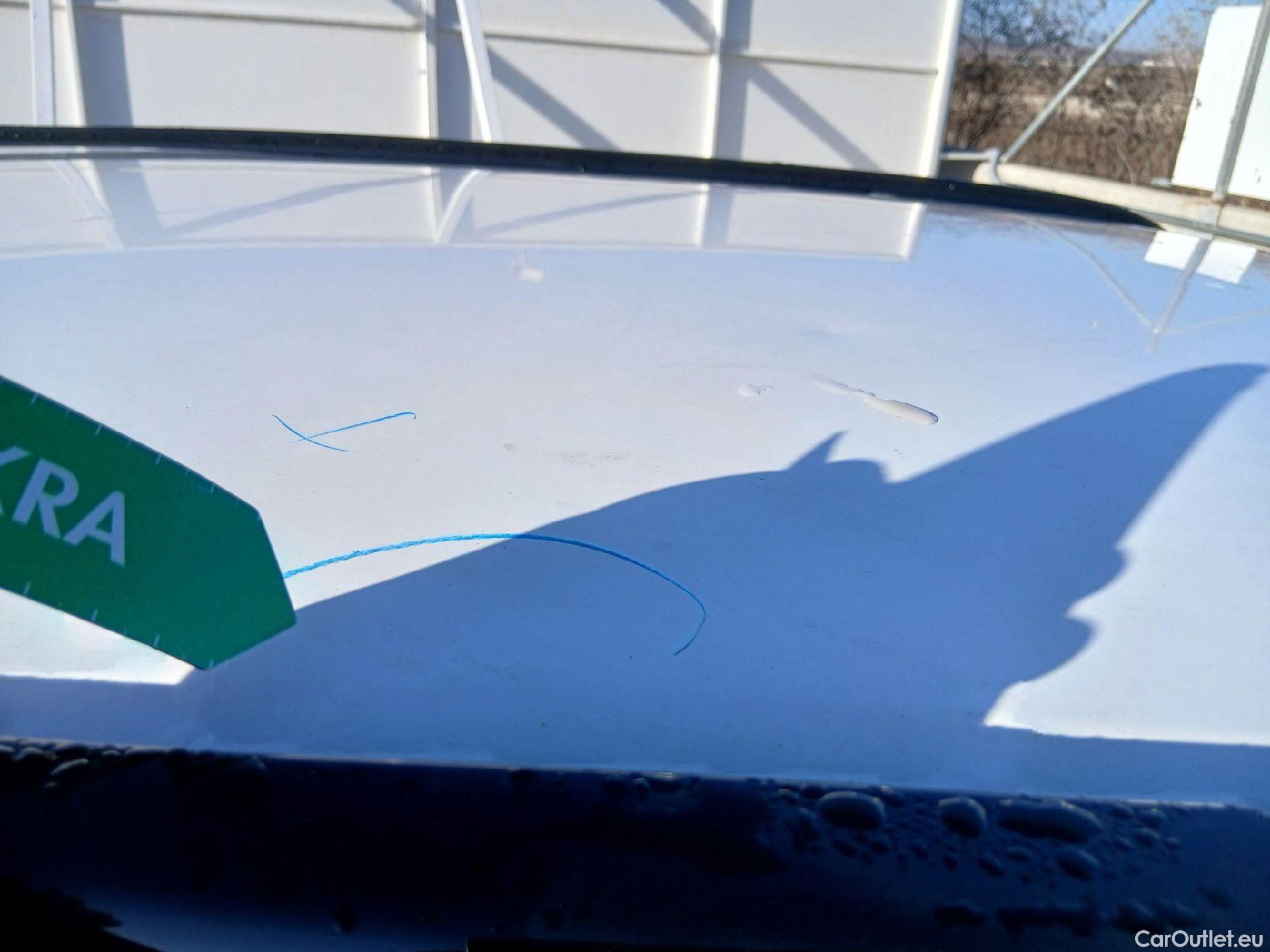  Peugeot  2008 PEUGEOT  / 2019 / 5P / todoterreno Allure BlueHDI 100 S&S BVM6 (CX) #30