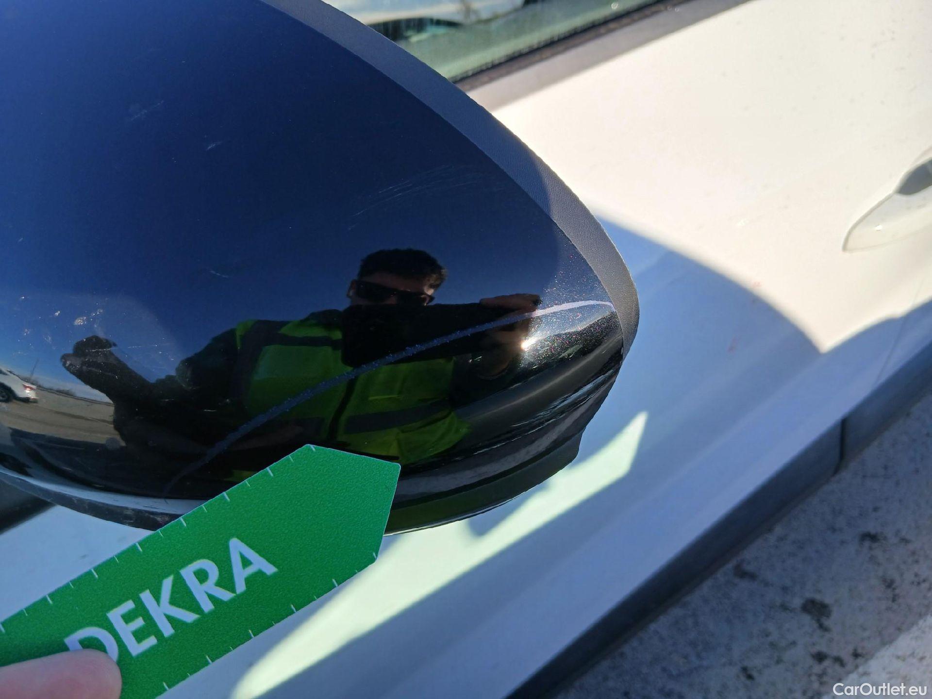  Renault  Captur RENAULT  / 2019 / 5P / todoterreno Intens TCe 90 (AC) #25