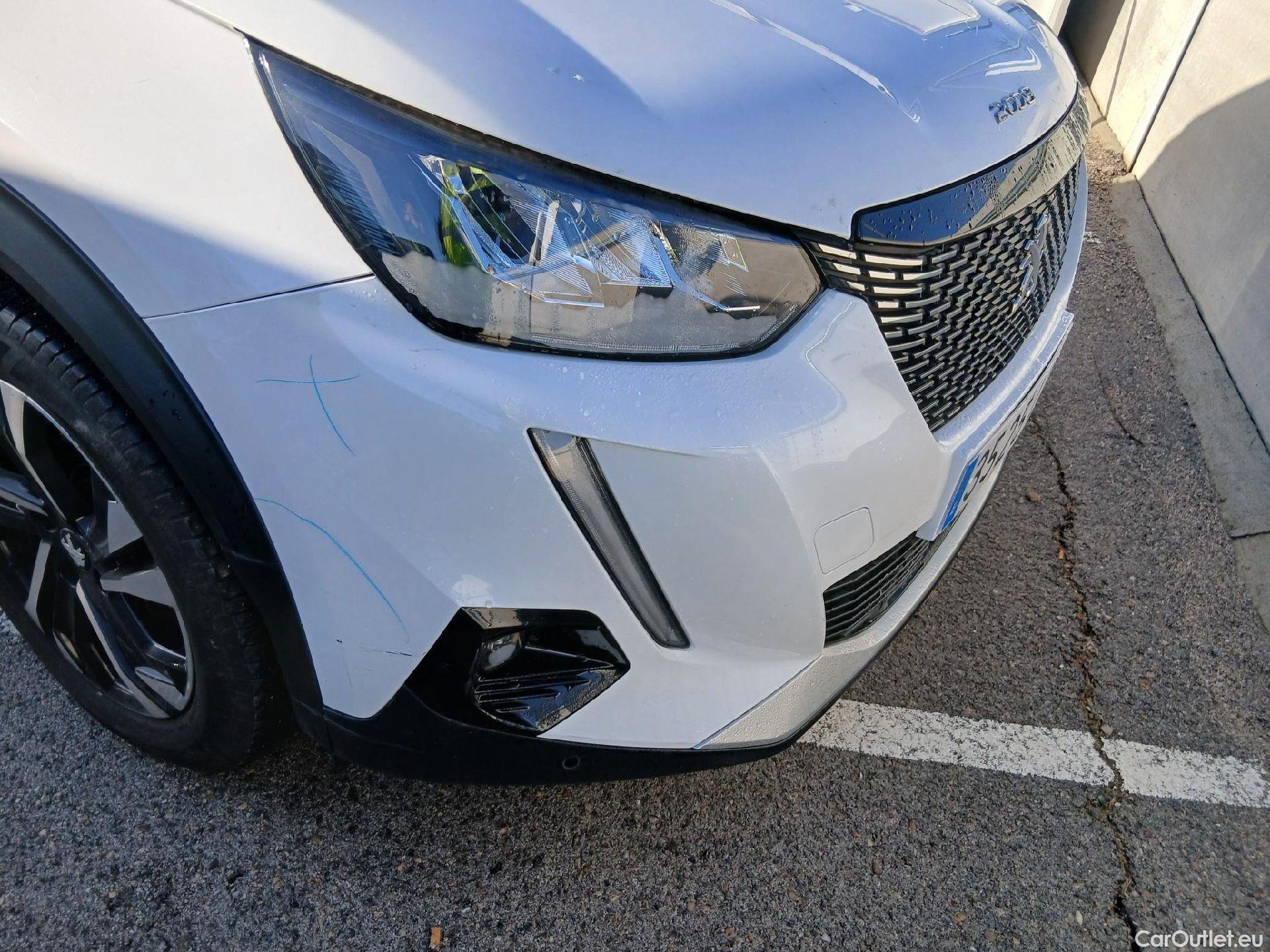  Peugeot  2008 PEUGEOT  / 2019 / 5P / todoterreno Allure BlueHDI 100 S&S BVM6 (CX) #17