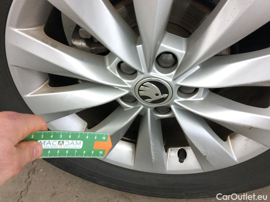  Skoda  KAMIQ SKODA  1.0 TSI 81kW (110CV) DSG Ambition #12