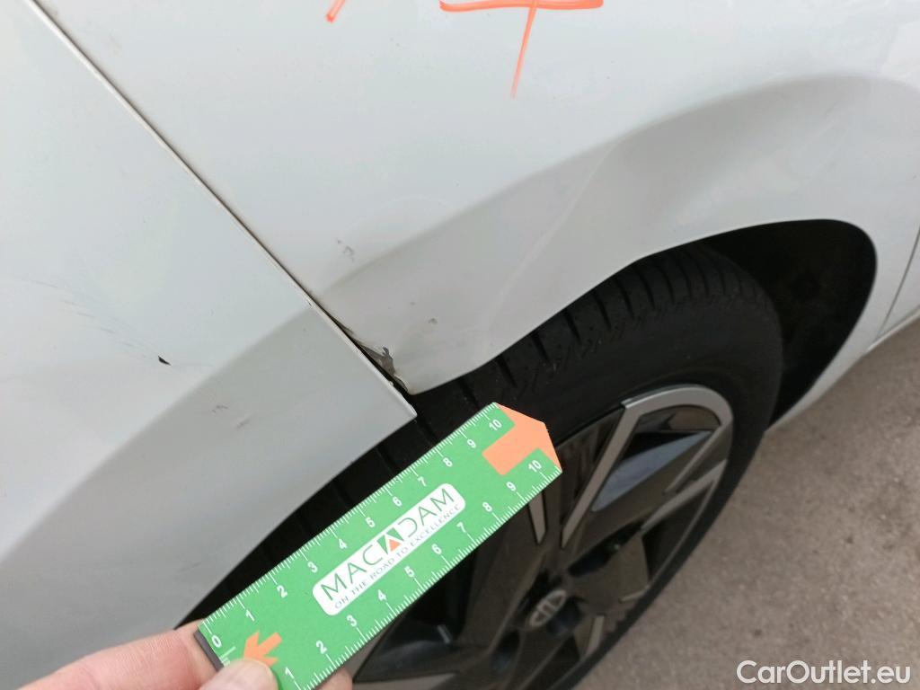  Nissan  Micra NISSAN  / 2017 / 5P / berlina con portón IG-T 68 kW (92 CV) E6D-F Acenta #4