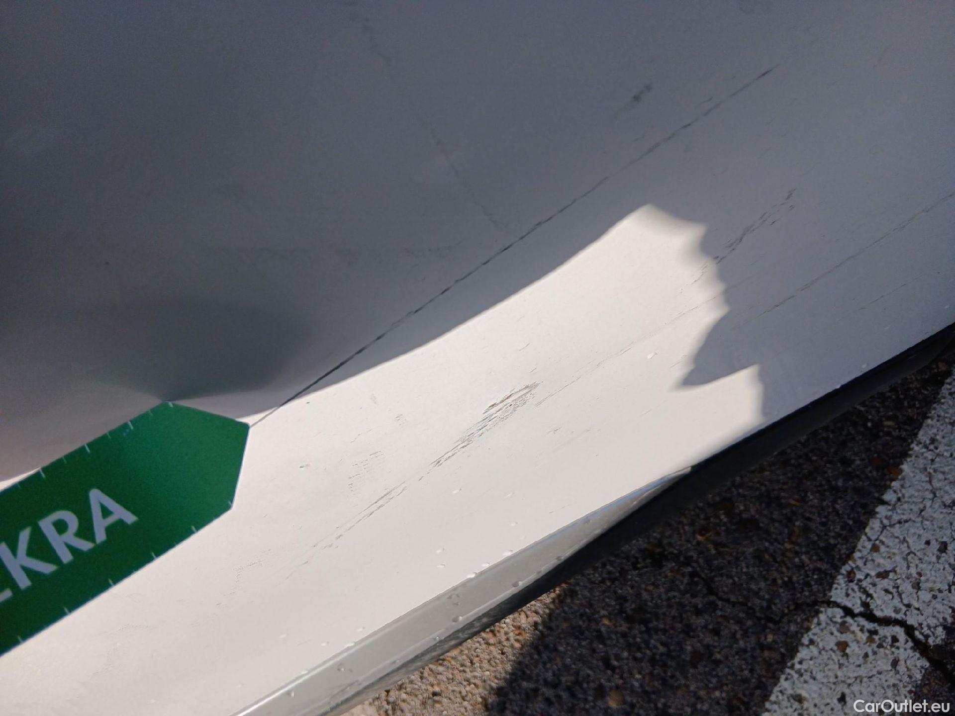  Peugeot  2008 PEUGEOT  / 2019 / 5P / todoterreno Allure BlueHDI 100 S&S BVM6 (CX) #38