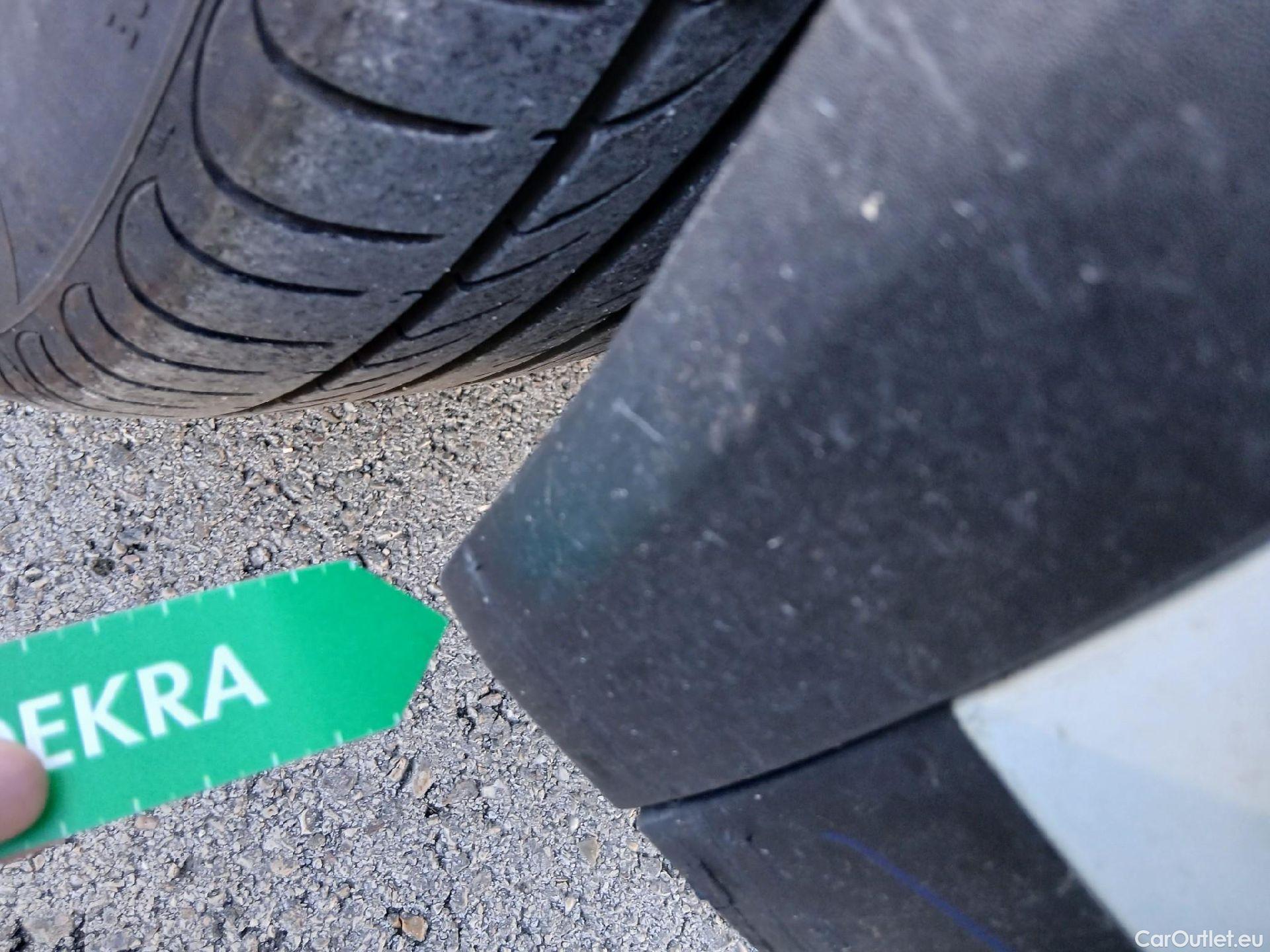  Renault  Captur RENAULT  / 2019 / 5P / todoterreno Intens TCe 90 (AC) #49