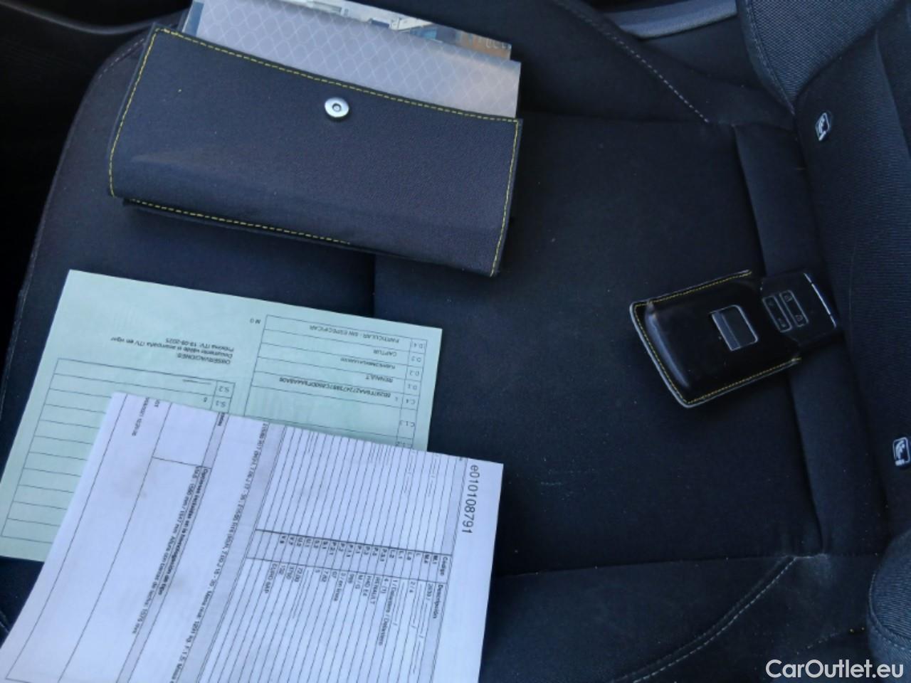  Renault  Captur RENAULT  / 2019 / 5P / todoterreno Intens TCe 90 (AC) #53