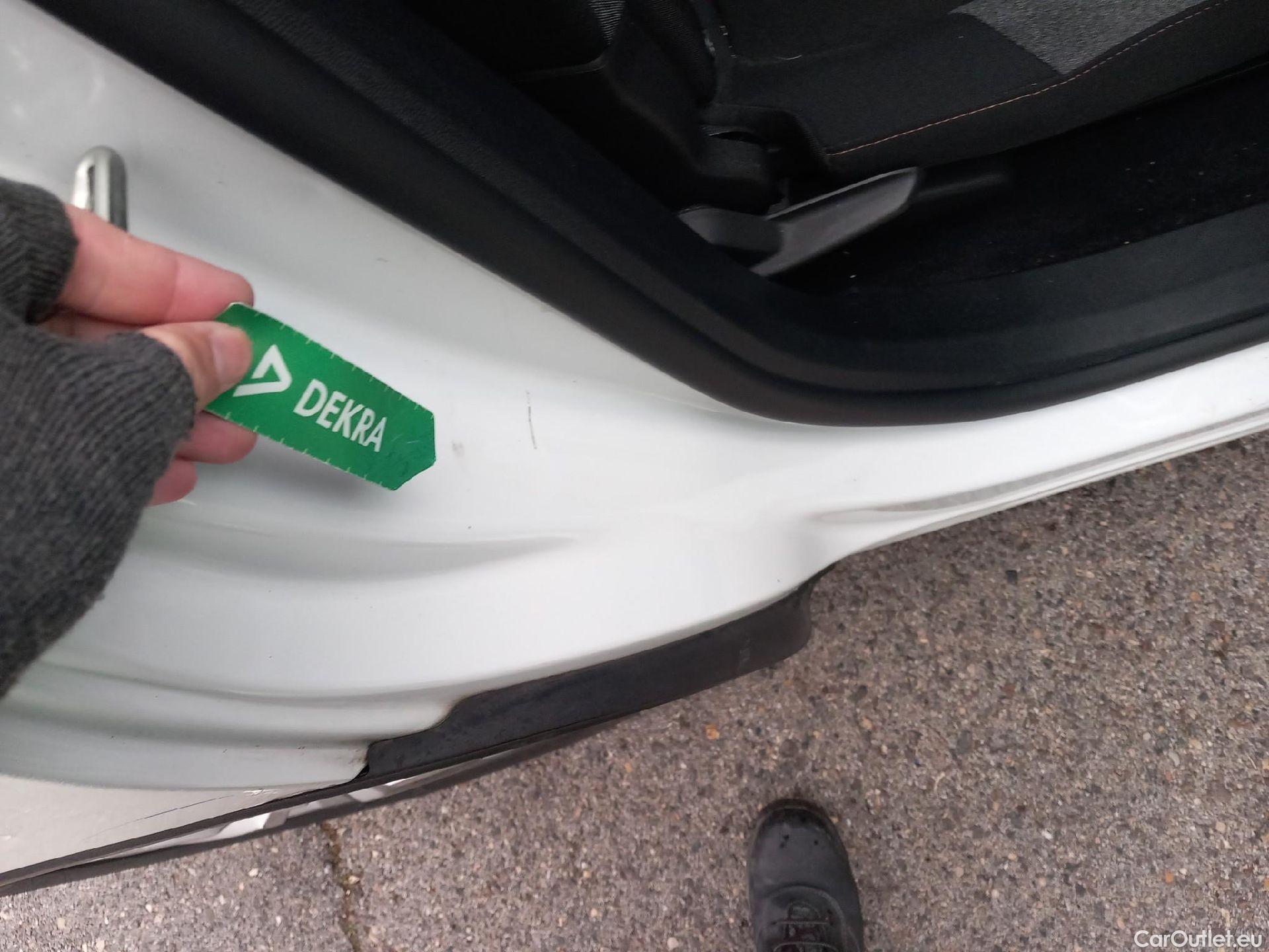  Peugeot  5008 PEUGEOT  / 2020 / 5P / todoterreno 1.2 PureTech 96KW S&S Active Pack EAT8 #28