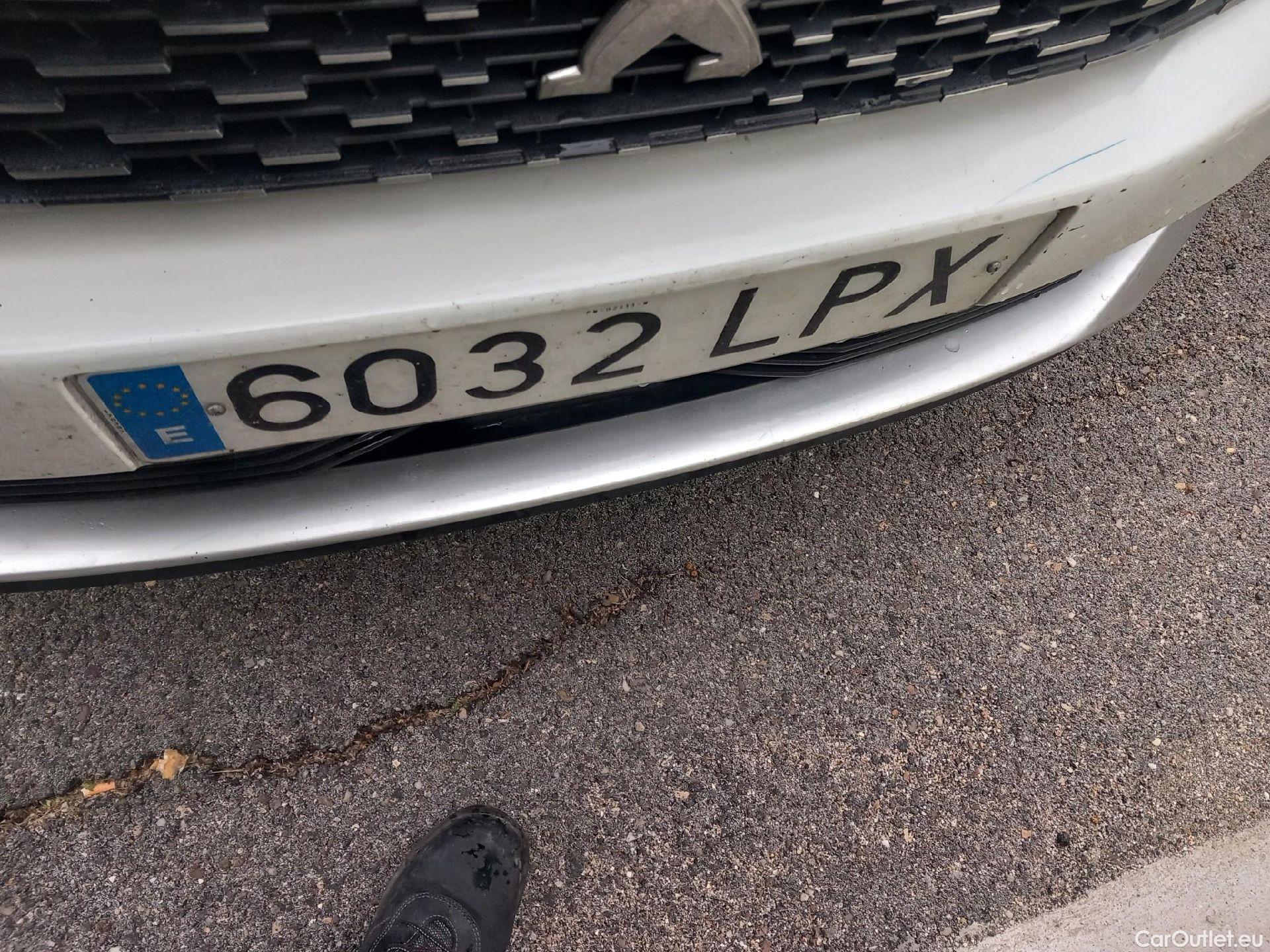  Peugeot  5008 PEUGEOT  / 2020 / 5P / todoterreno 1.2 PureTech 96KW S&S Active Pack EAT8 #7