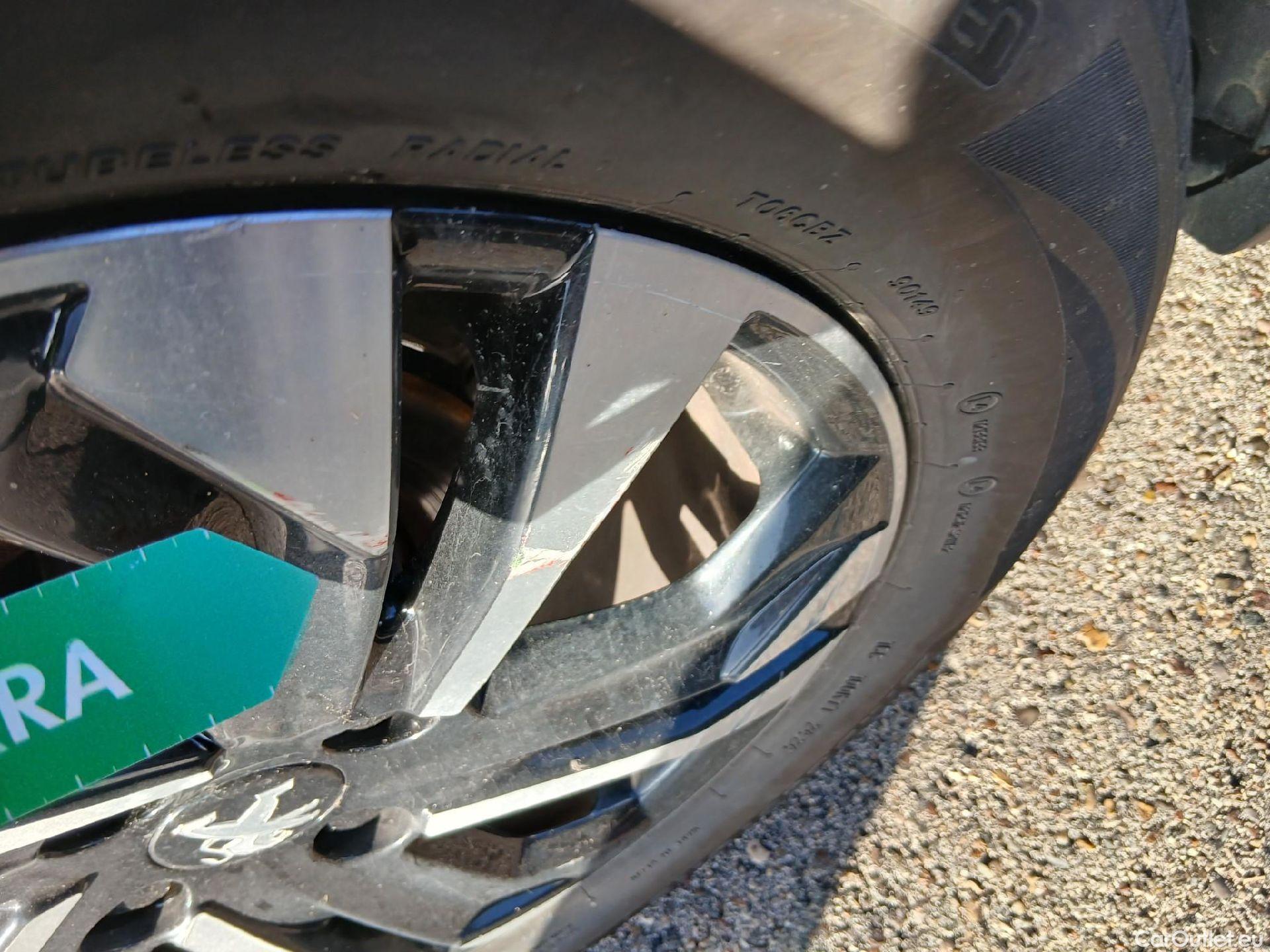  Peugeot  2008 PEUGEOT  / 2019 / 5P / todoterreno Allure BlueHDI 100 S&S BVM6 (CX) #10