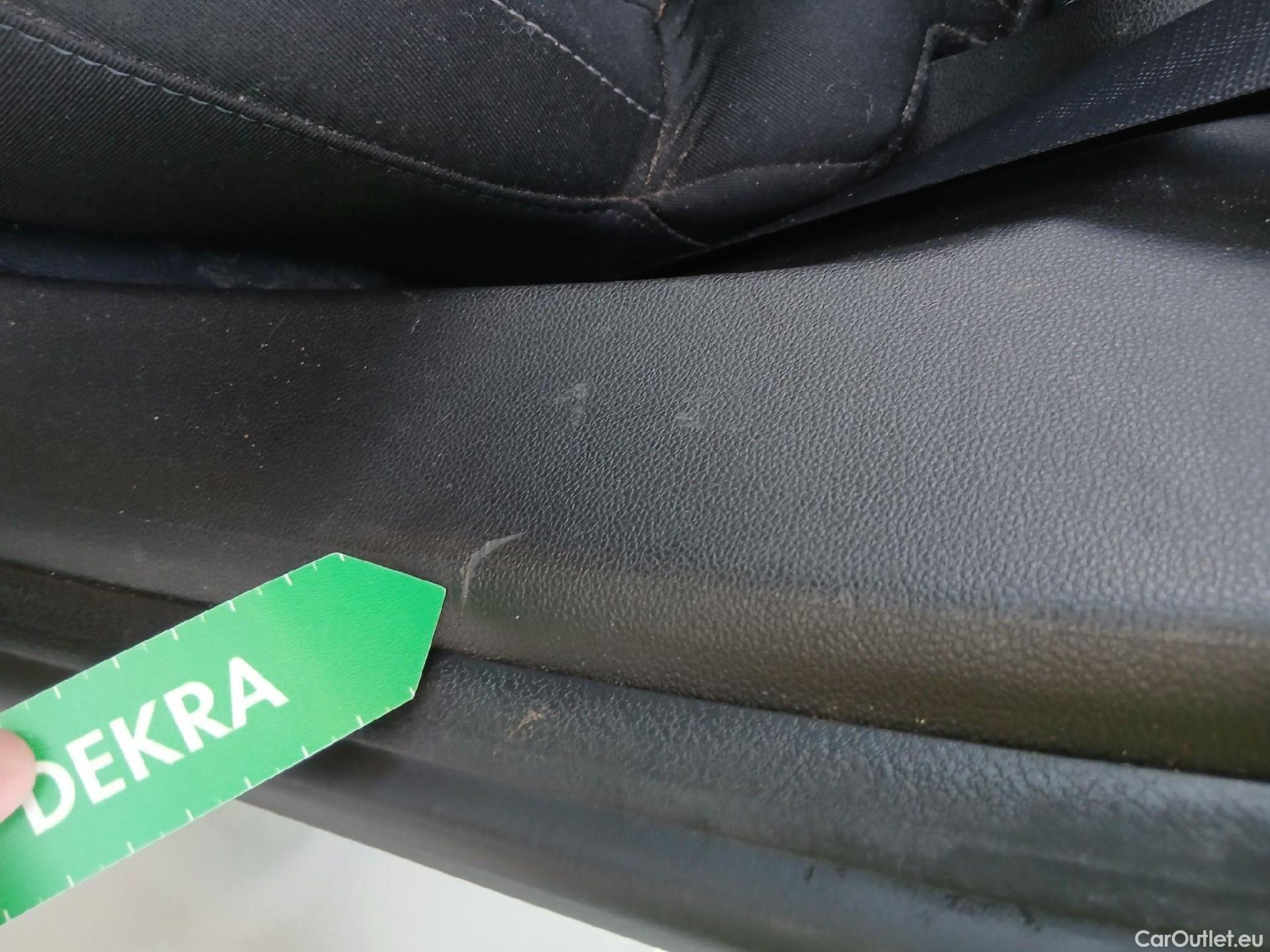  Renault  Captur RENAULT  / 2019 / 5P / todoterreno Intens TCe 90 (AC) #3