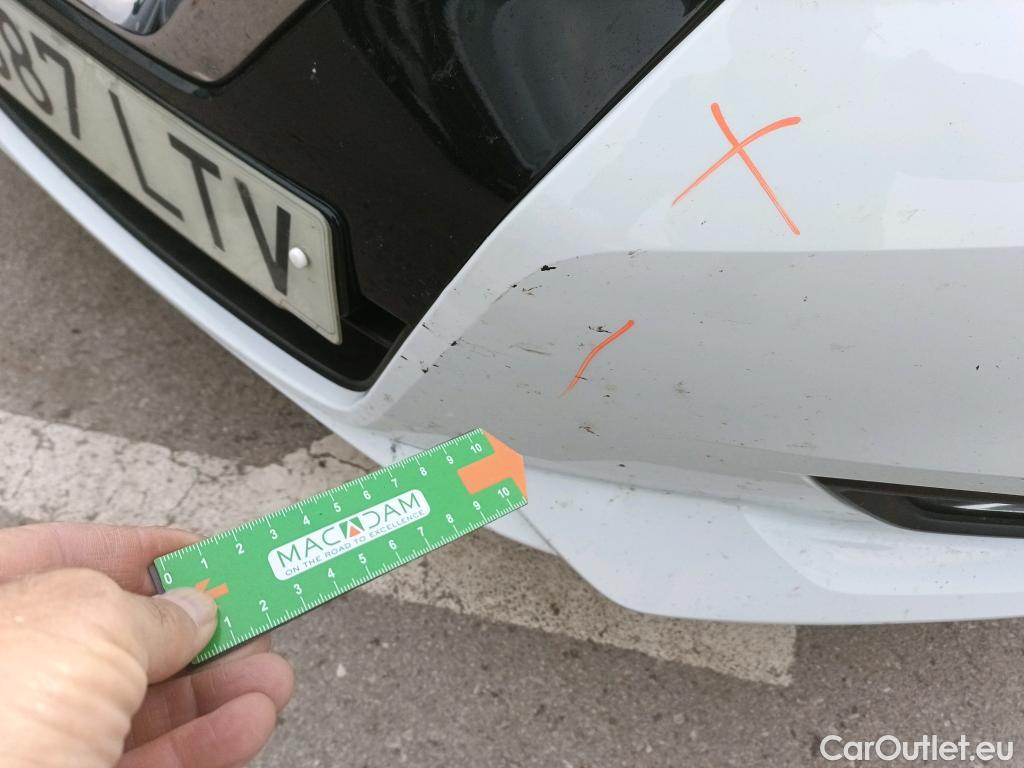  Nissan  Micra NISSAN  / 2017 / 5P / berlina con portón IG-T 68 kW (92 CV) E6D-F Acenta #24