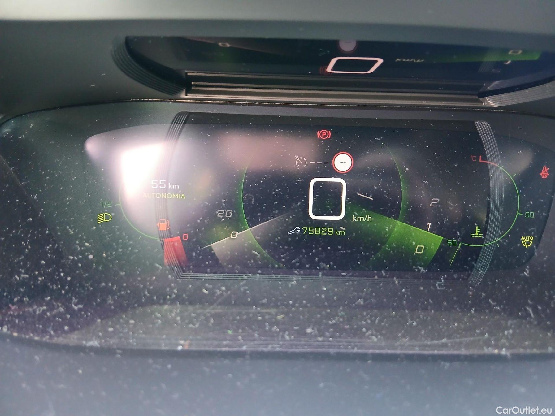  Peugeot  2008 PEUGEOT  / 2019 / 5P / todoterreno Allure BlueHDI 100 S&S BVM6 (CX) #2