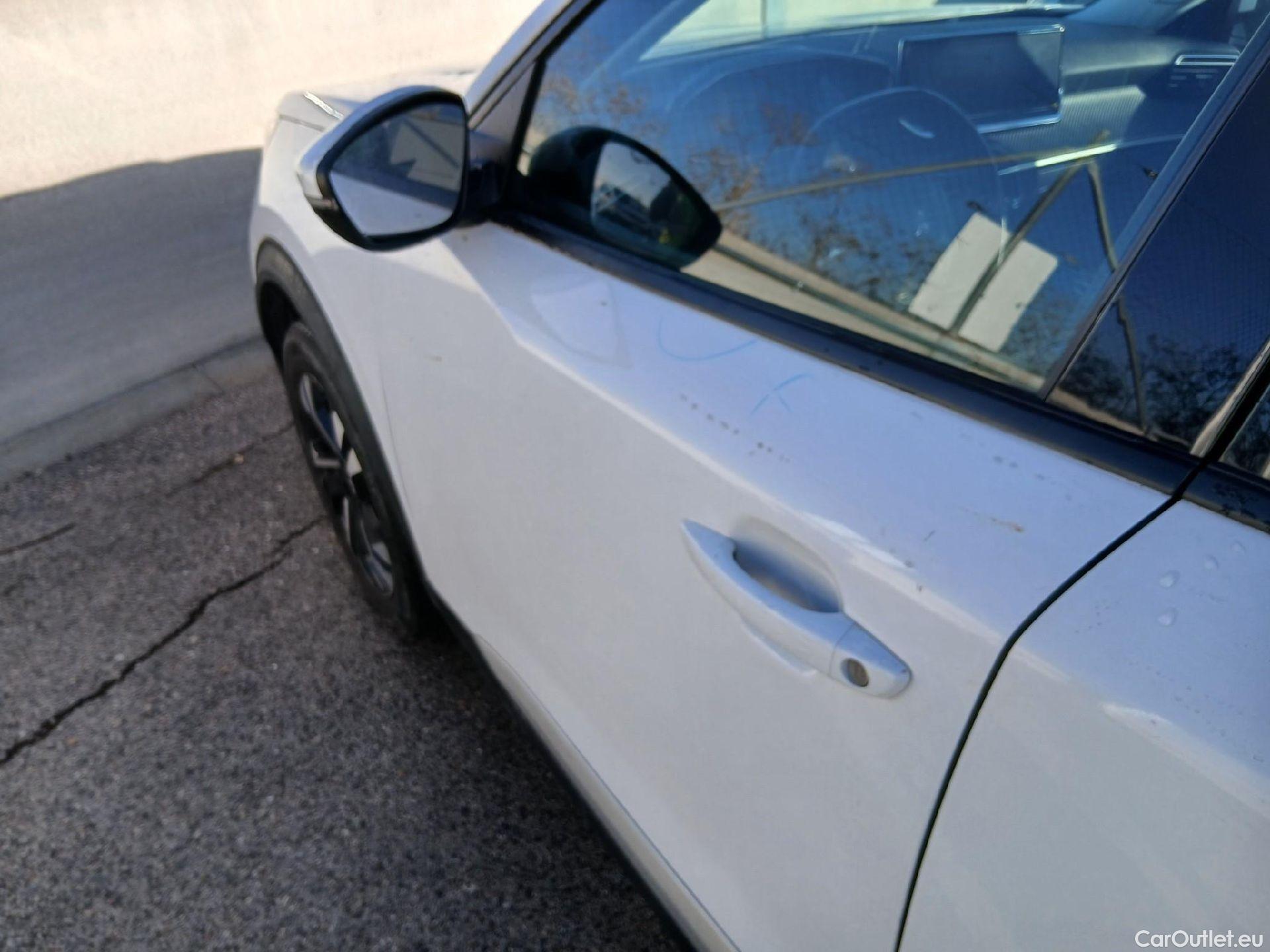  Peugeot  2008 PEUGEOT  / 2019 / 5P / todoterreno Allure BlueHDI 100 S&S BVM6 (CX) #26