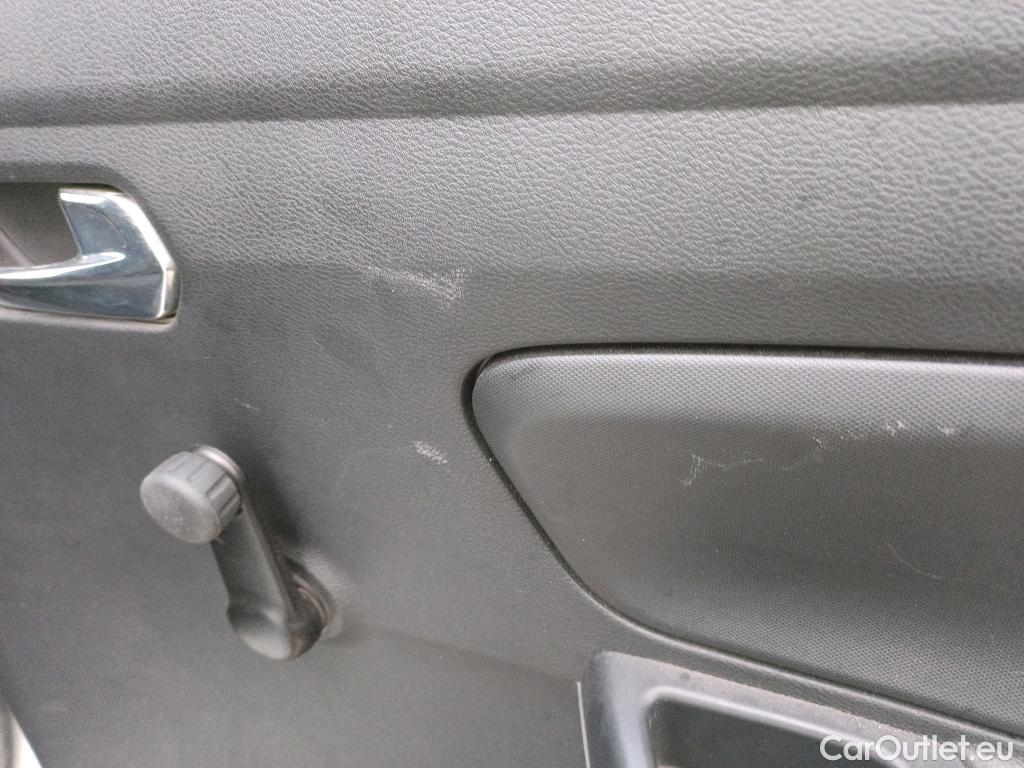  Nissan  Micra NISSAN  / 2017 / 5P / berlina con portón IG-T 68 kW (92 CV) E6D-F Acenta #10