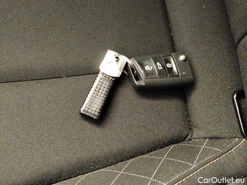  Skoda  KAMIQ SKODA  1.0 TSI 81kW (110CV) DSG Ambition #2