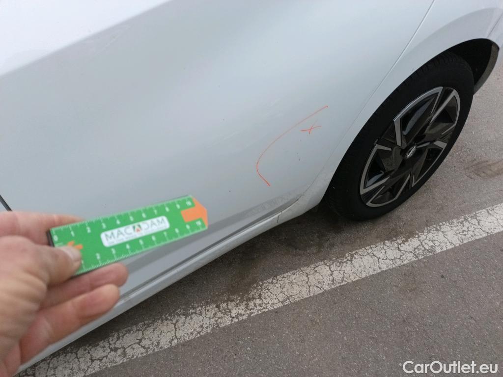  Nissan  Micra NISSAN  / 2017 / 5P / berlina con portón IG-T 68 kW (92 CV) E6D-F Acenta #19