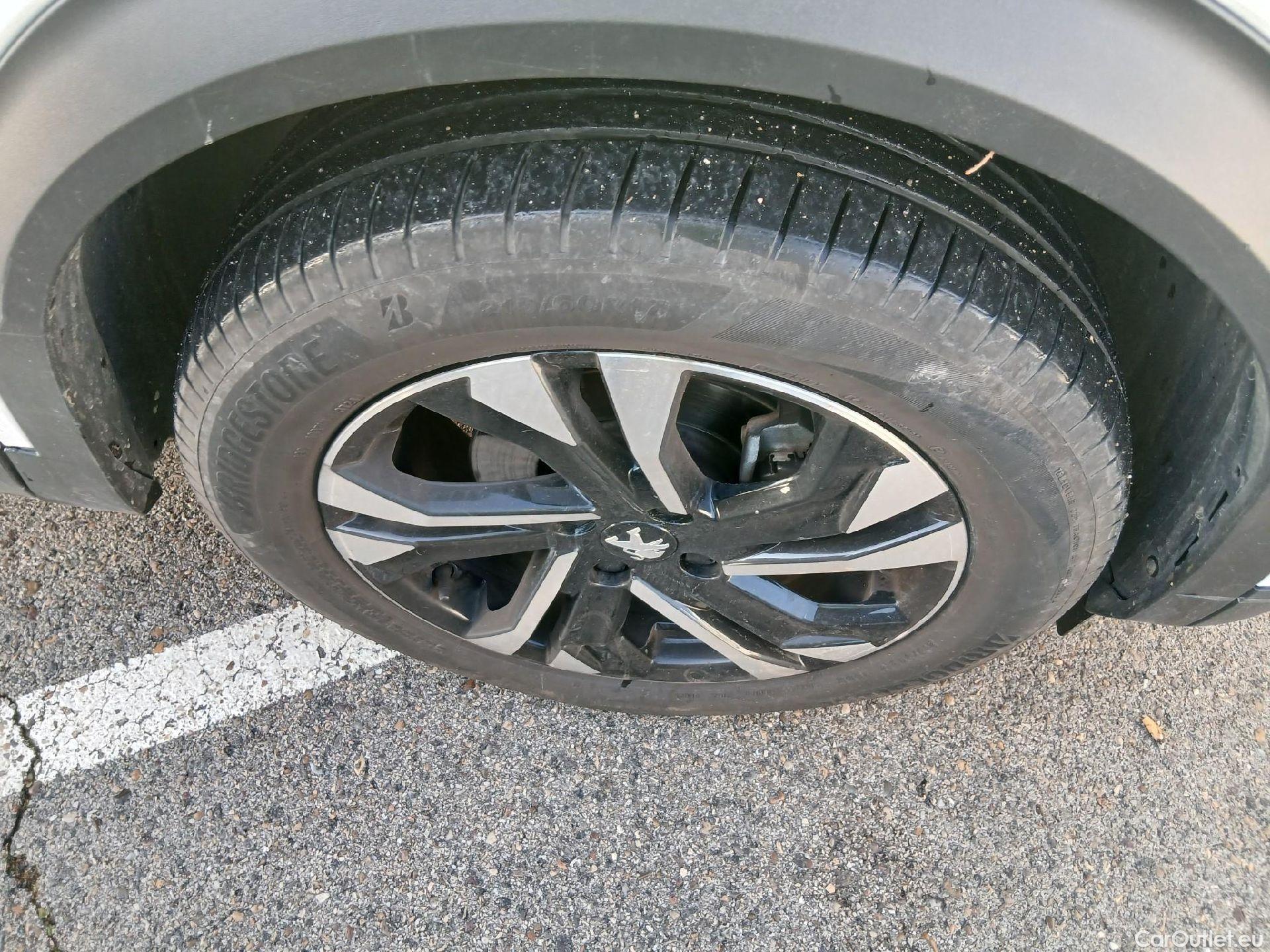  Peugeot  2008 PEUGEOT  / 2019 / 5P / todoterreno Allure BlueHDI 100 S&S BVM6 (CX) #11