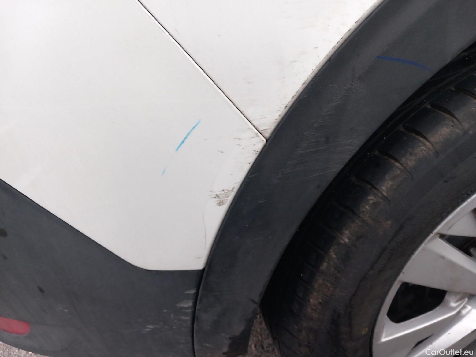  Peugeot  5008 PEUGEOT  / 2020 / 5P / todoterreno 1.2 PureTech 96KW S&S Active Pack EAT8 #20