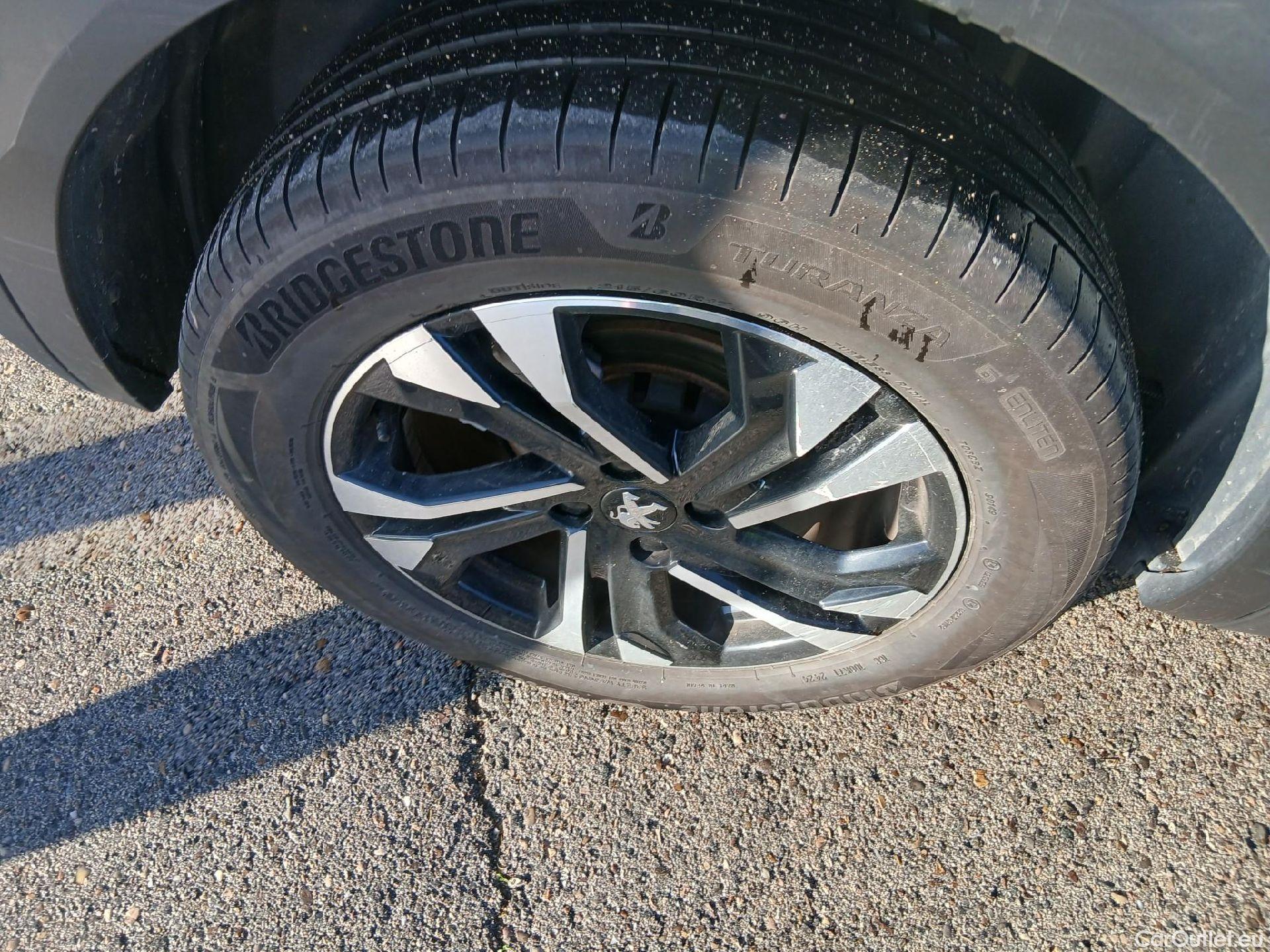  Peugeot  2008 PEUGEOT  / 2019 / 5P / todoterreno Allure BlueHDI 100 S&S BVM6 (CX) #9