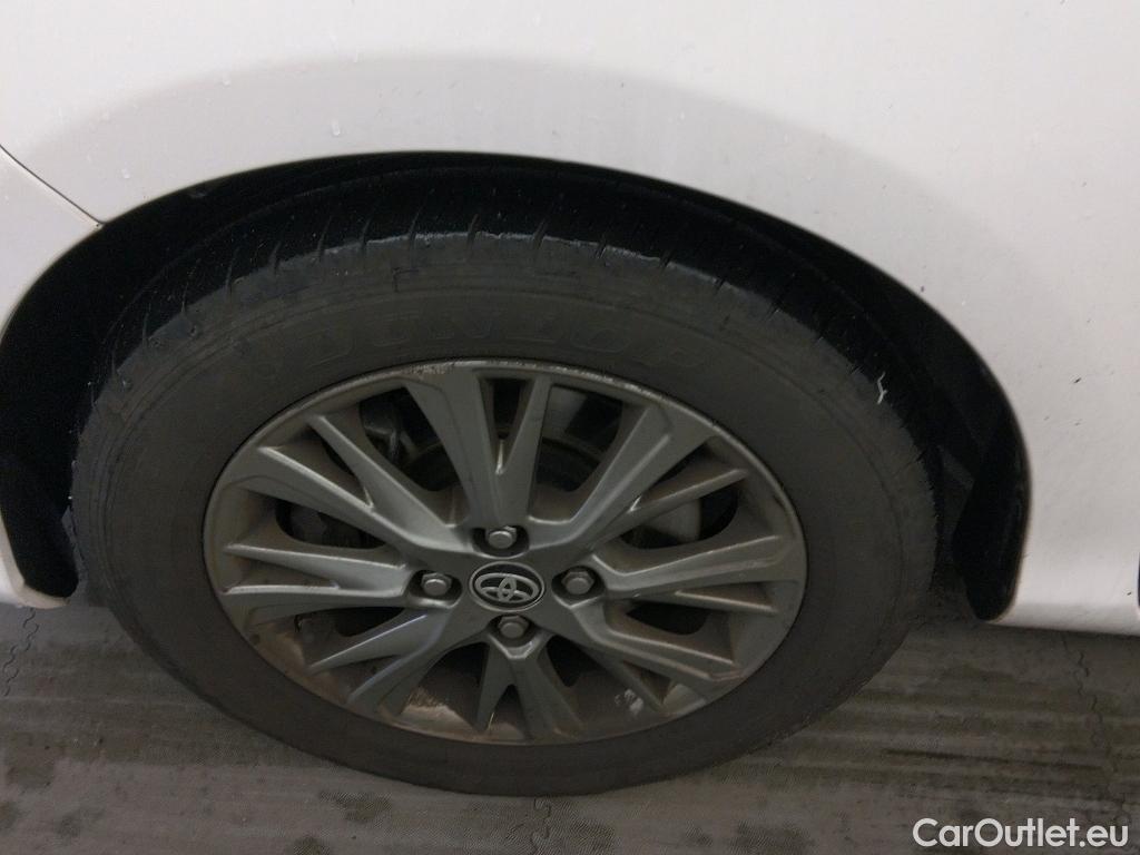  Toyota  Yaris TOYOTA  / 2017 / 5P / berlina con portón 1.5 100H Active #9