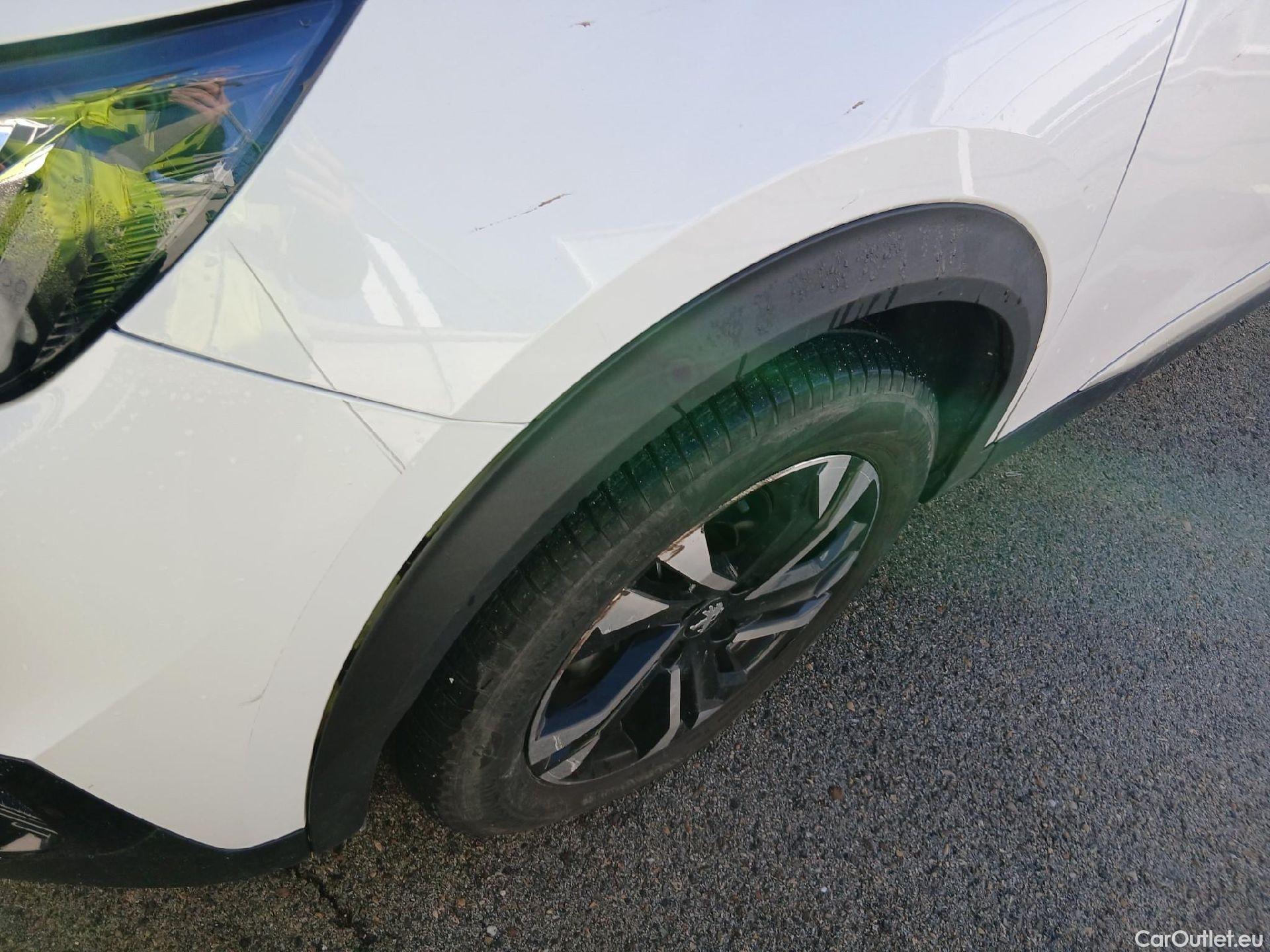  Peugeot  2008 PEUGEOT  / 2019 / 5P / todoterreno Allure BlueHDI 100 S&S BVM6 (CX) #24