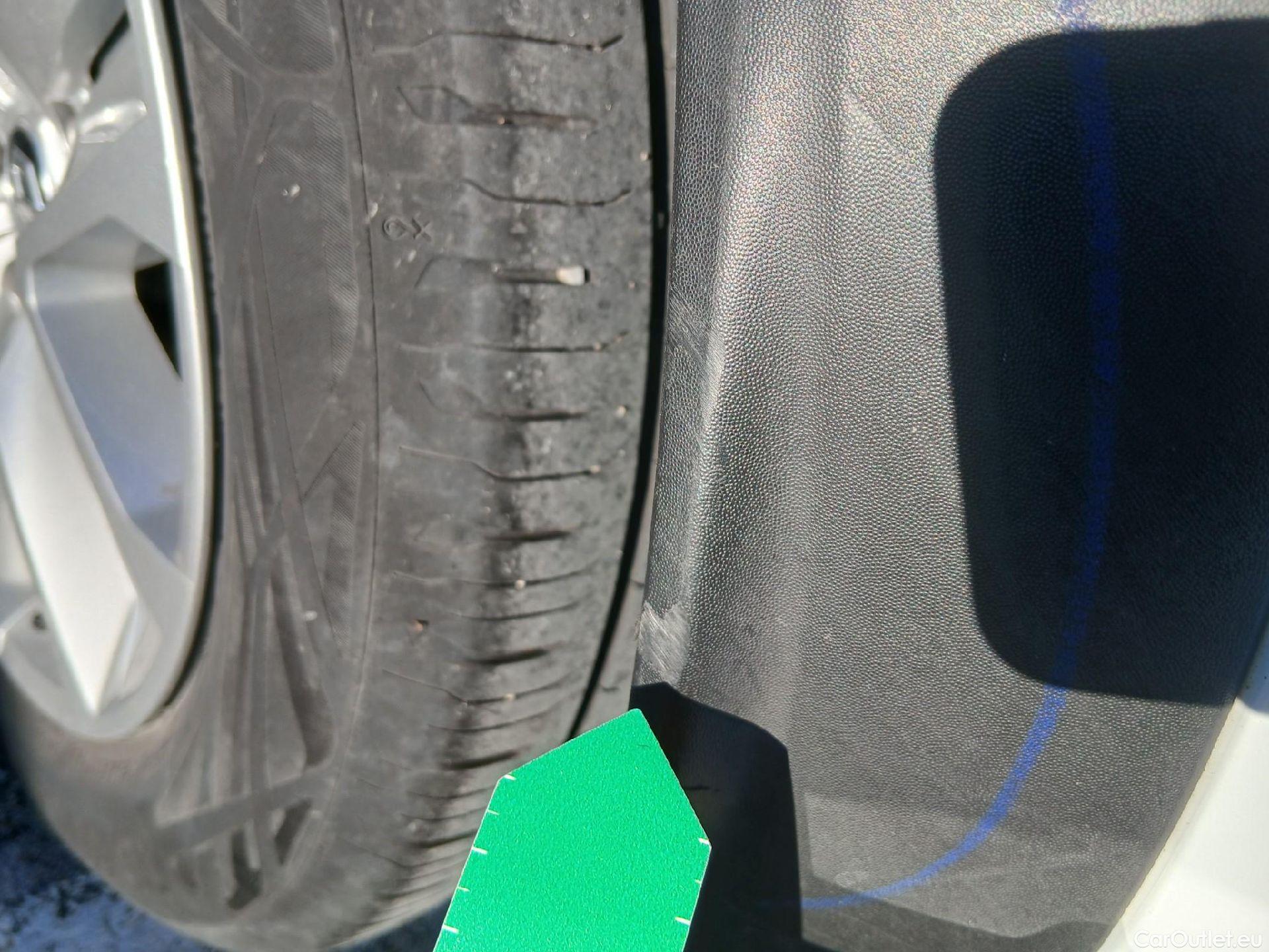  Renault  Captur RENAULT  / 2019 / 5P / todoterreno Intens TCe 90 (AC) #32