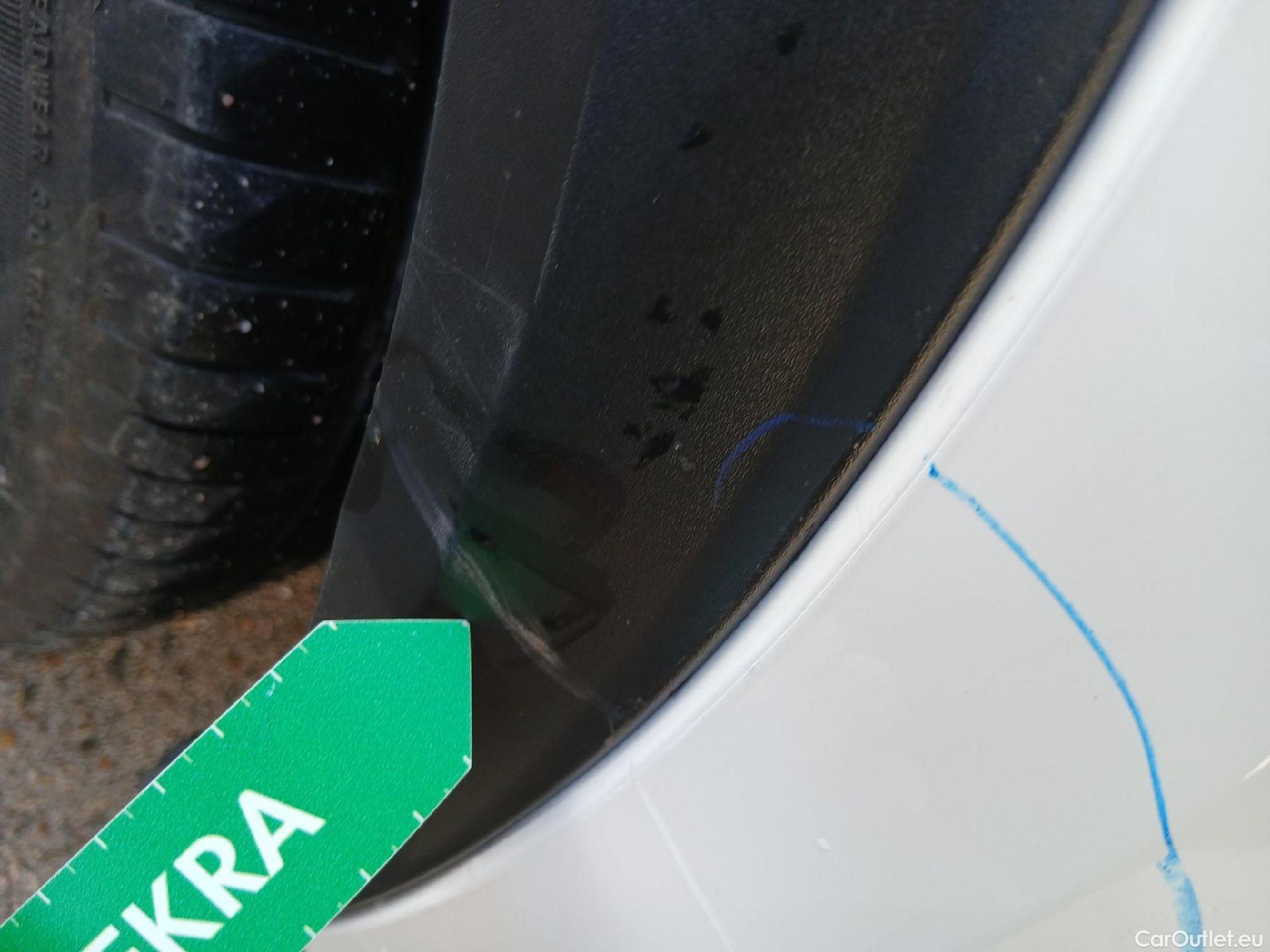  Peugeot  2008 PEUGEOT  / 2019 / 5P / todoterreno Allure BlueHDI 100 S&S BVM6 (CX) #40