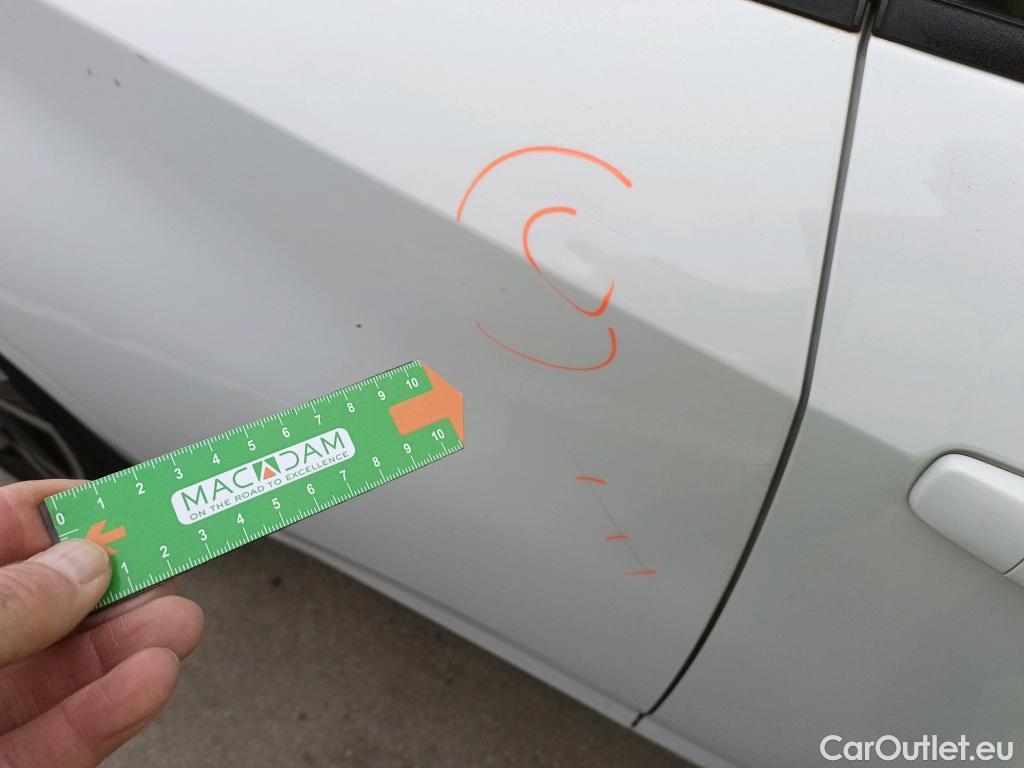  Nissan  Micra NISSAN  / 2017 / 5P / berlina con portón IG-T 68 kW (92 CV) E6D-F Acenta #8