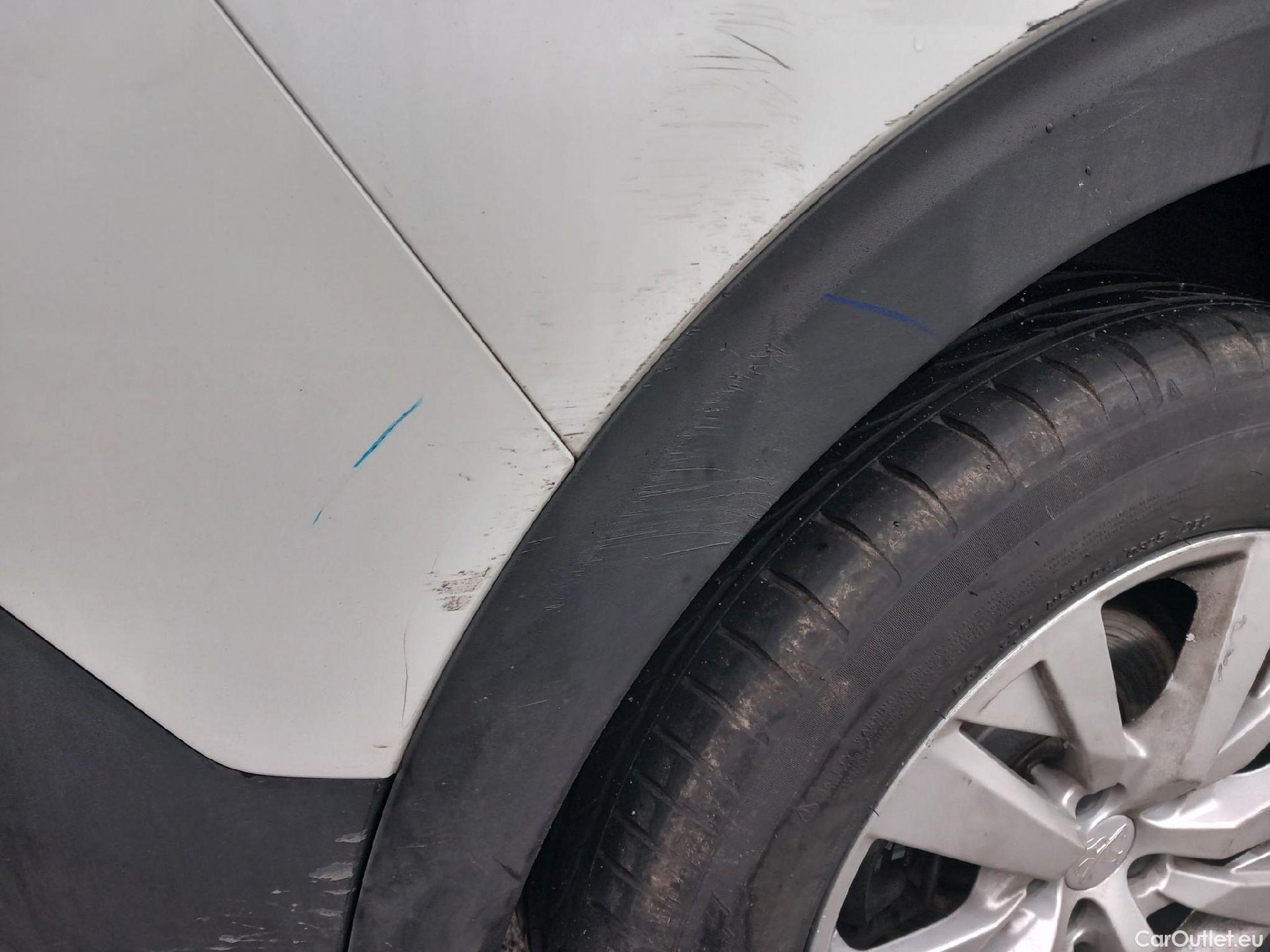  Peugeot  5008 PEUGEOT  / 2020 / 5P / todoterreno 1.2 PureTech 96KW S&S Active Pack EAT8 #23