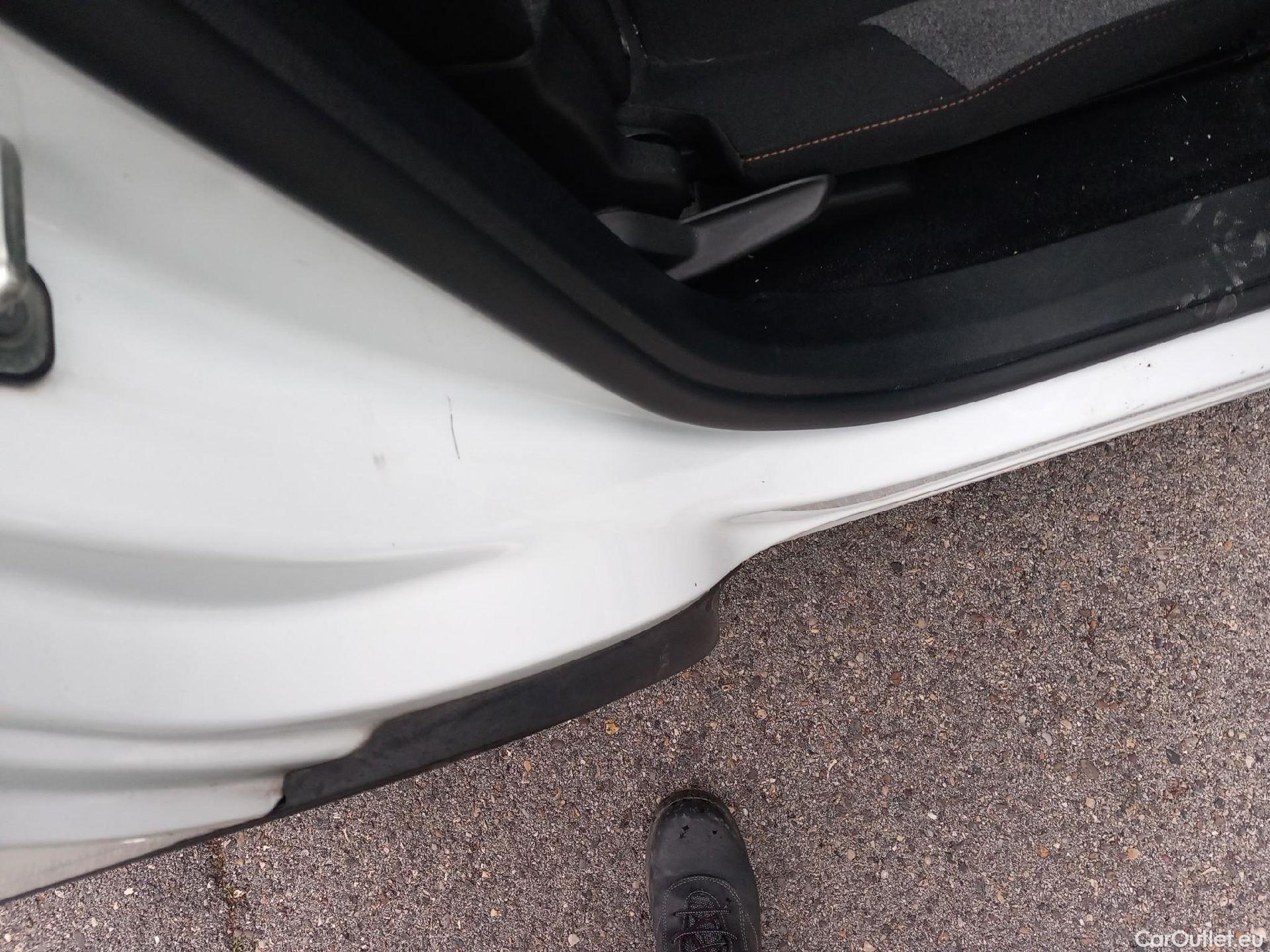  Peugeot  5008 PEUGEOT  / 2020 / 5P / todoterreno 1.2 PureTech 96KW S&S Active Pack EAT8 #29