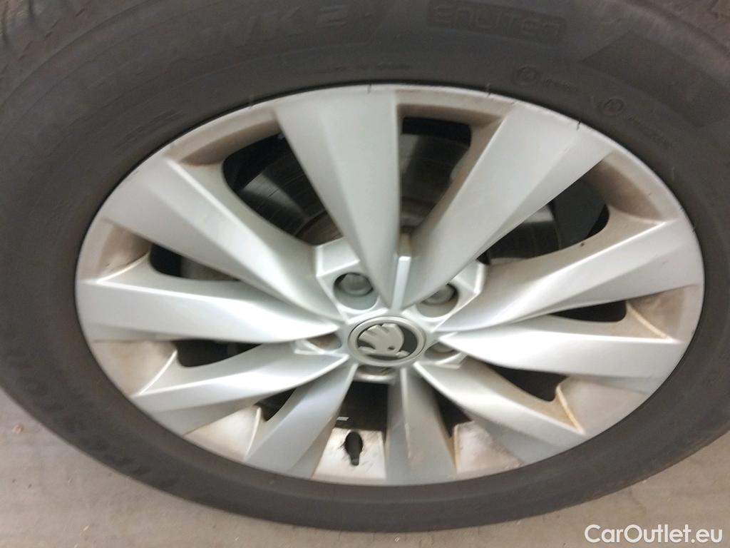  Skoda  KAMIQ SKODA  1.0 TSI 81kW (110CV) DSG Ambition #9