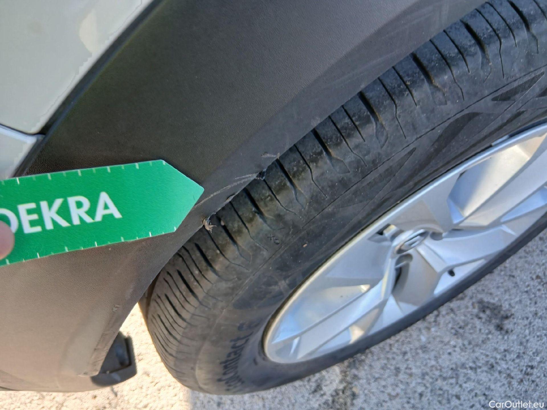  Renault  Captur RENAULT  / 2019 / 5P / todoterreno Intens TCe 90 (AC) #41