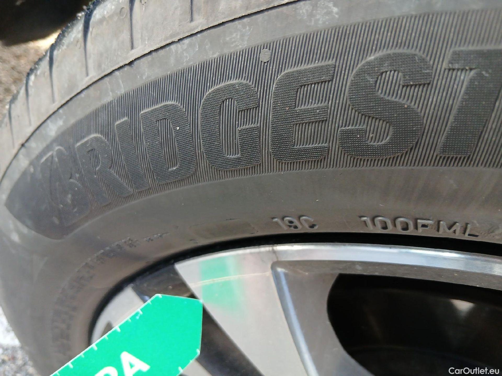  Peugeot  2008 PEUGEOT  / 2019 / 5P / todoterreno Allure BlueHDI 100 S&S BVM6 (CX) #12