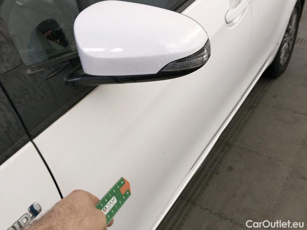  Toyota  Yaris TOYOTA  / 2017 / 5P / berlina con portón 1.5 100H Active #5