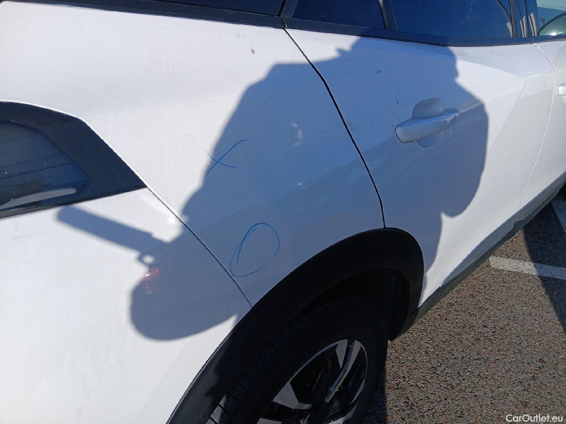  Peugeot  2008 PEUGEOT  / 2019 / 5P / todoterreno Allure BlueHDI 100 S&S BVM6 (CX) #35