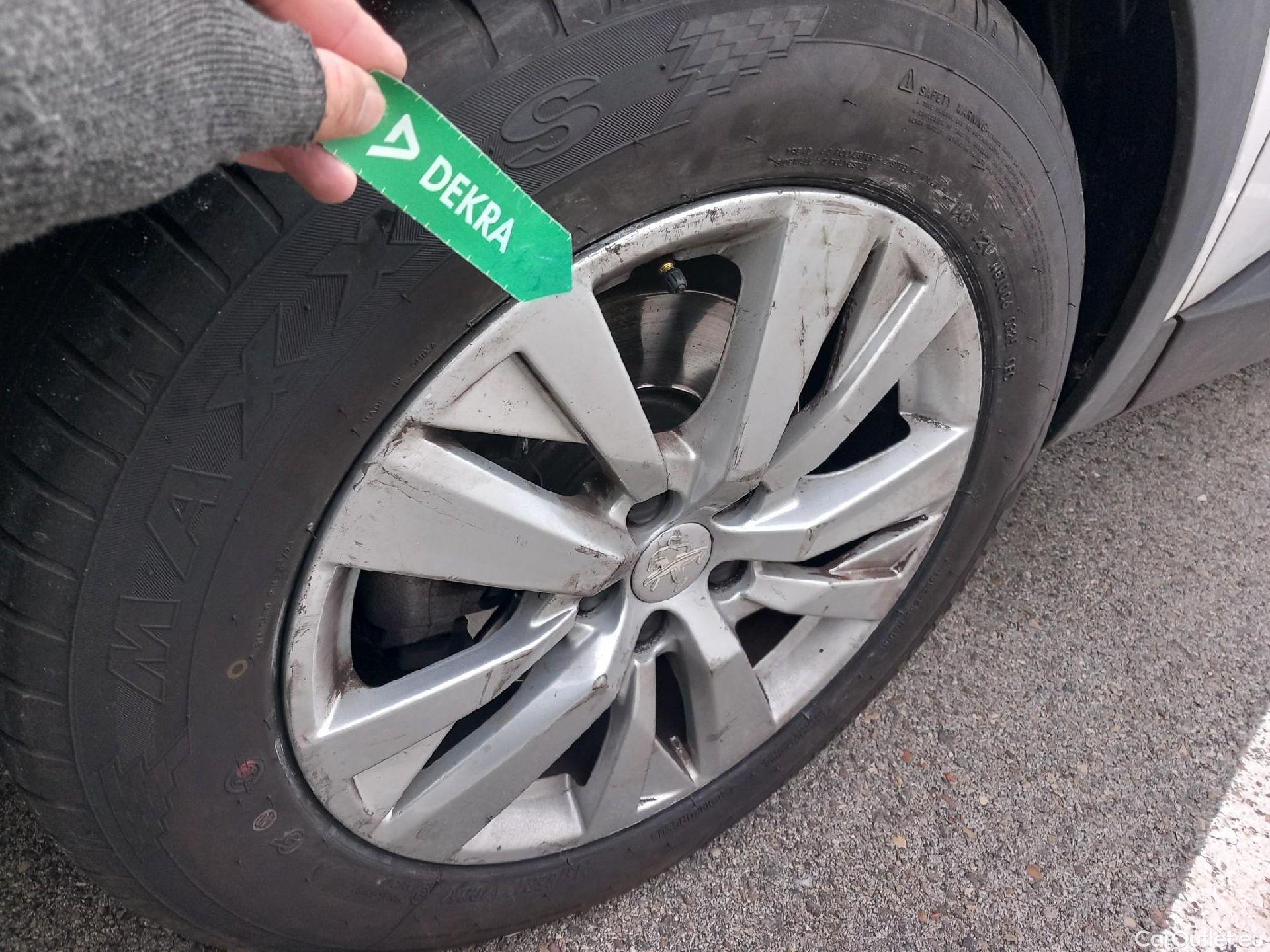  Peugeot  5008 PEUGEOT  / 2020 / 5P / todoterreno 1.2 PureTech 96KW S&S Active Pack EAT8 #9