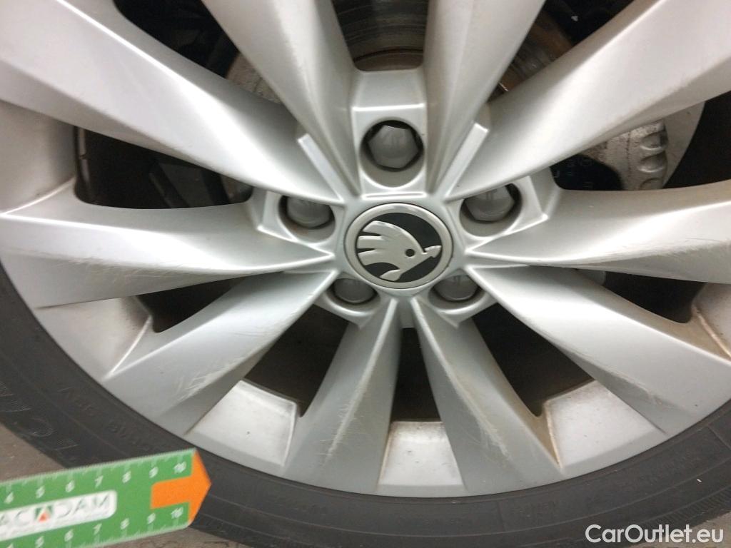  Skoda  KAMIQ SKODA  1.0 TSI 81kW (110CV) DSG Ambition #8