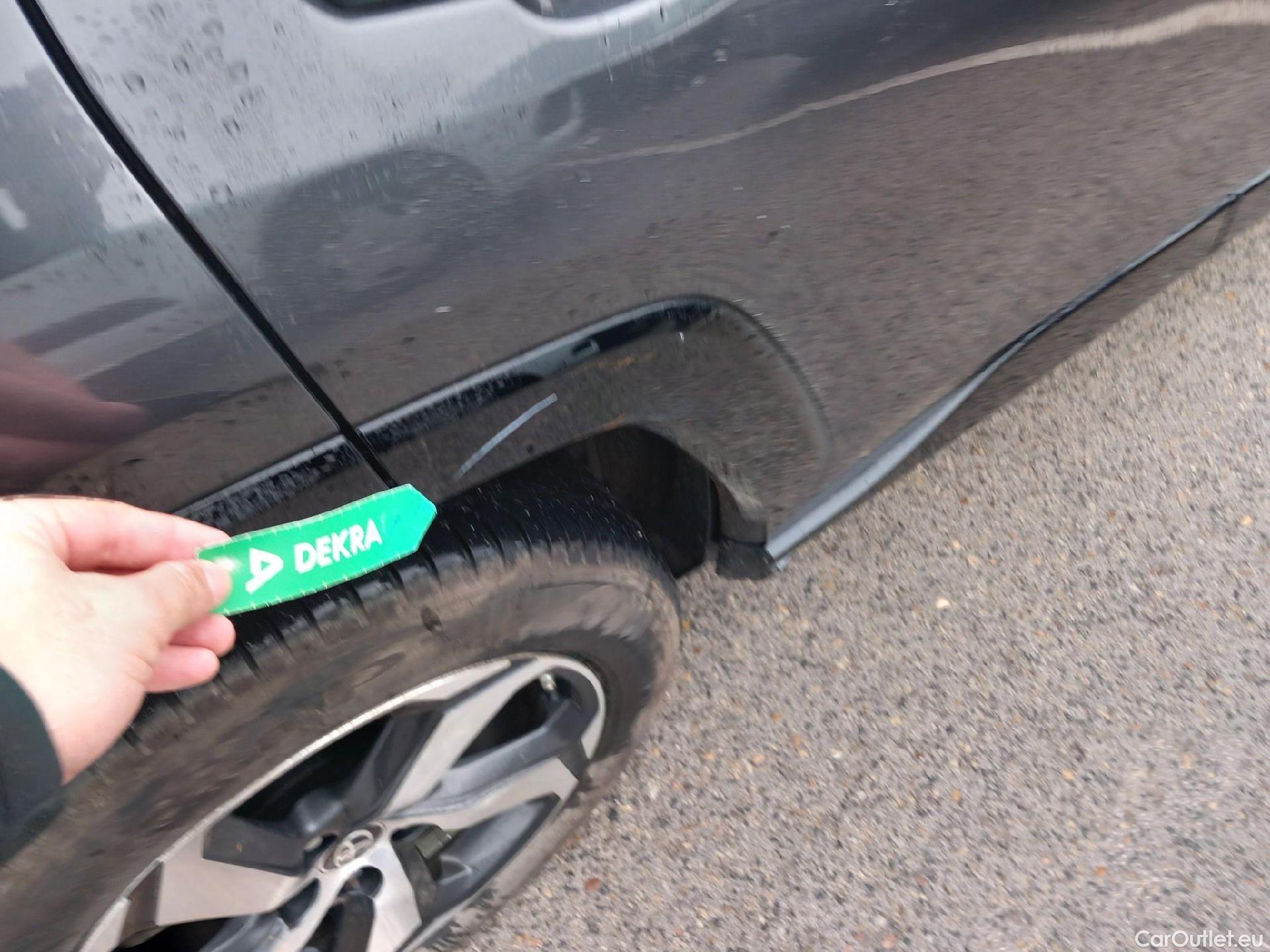  Toyota  RAV4 TOYOTA  / 2018 / 5P / todoterreno 2.5l PLUG-IN 300PH (e-CVT) Advance #25