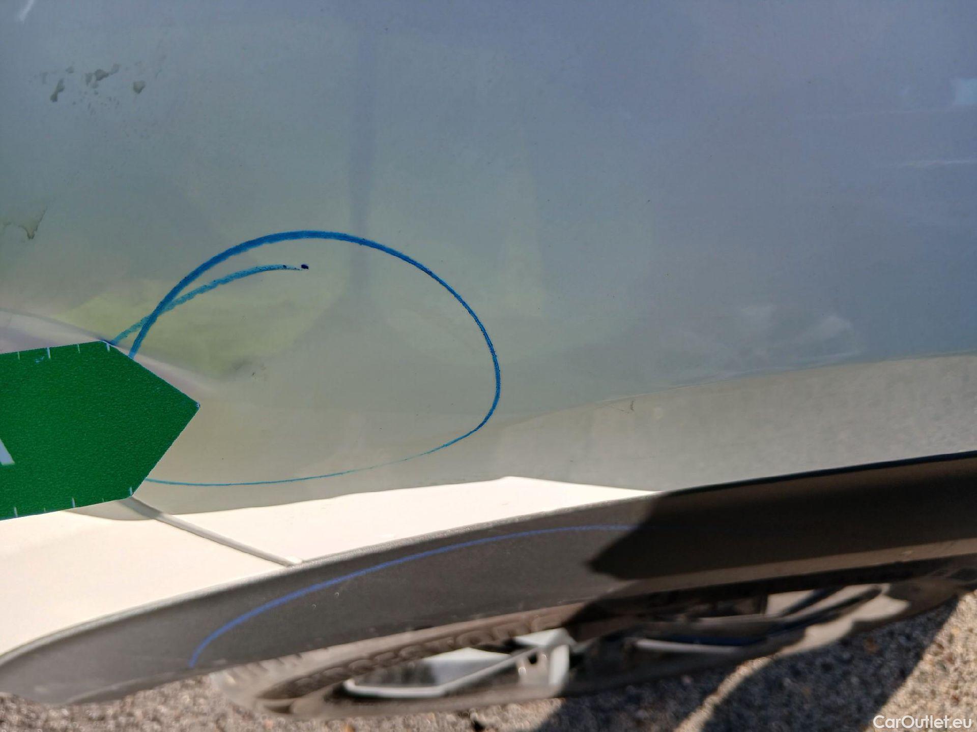  Peugeot  2008 PEUGEOT  / 2019 / 5P / todoterreno Allure BlueHDI 100 S&S BVM6 (CX) #34