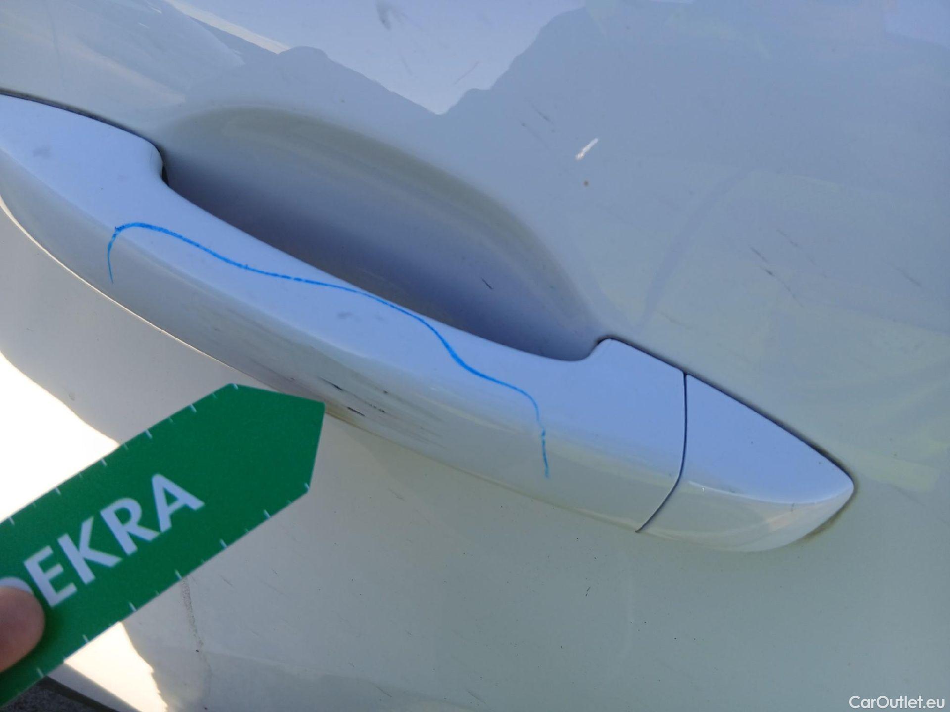  Renault  Captur RENAULT  / 2019 / 5P / todoterreno Intens TCe 90 (AC) #28