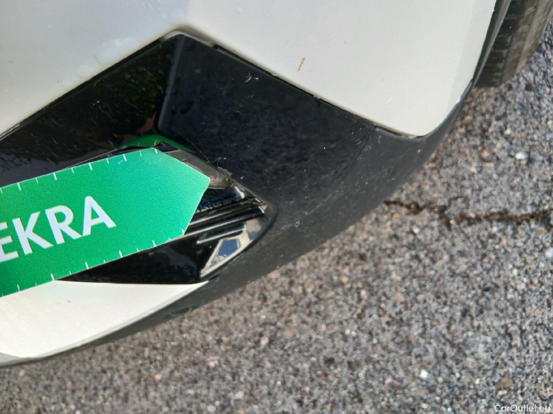  Peugeot  2008 PEUGEOT  / 2019 / 5P / todoterreno Allure BlueHDI 100 S&S BVM6 (CX) #23