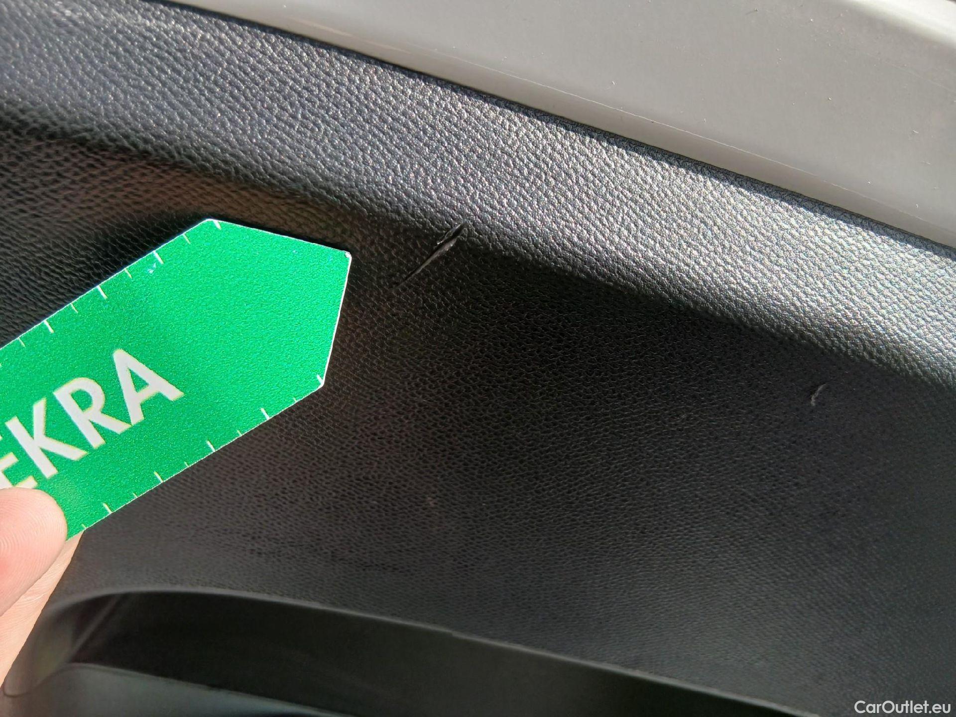  Peugeot  2008 PEUGEOT  / 2019 / 5P / todoterreno Allure BlueHDI 100 S&S BVM6 (CX) #7