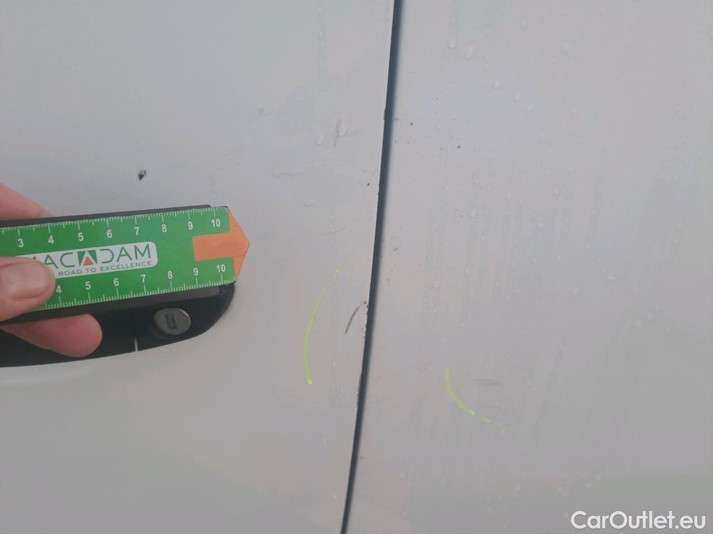  Citroen  Berlingo CITROEN  / 2018 / 4P / combi Talla M BlueHDi 100 LIVE (AC) #39