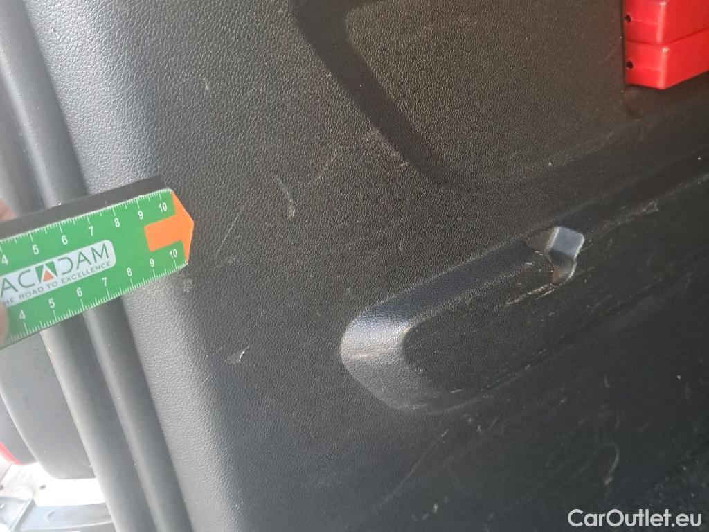  Citroen  Berlingo CITROEN  / 2018 / 4P / combi Talla M BlueHDi 100 LIVE (AC) #31