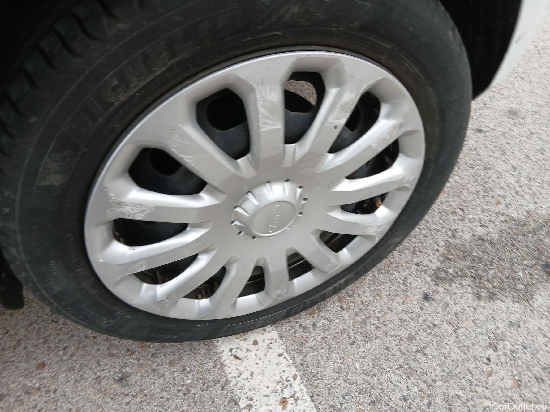  Ford  Fiesta FORD  Van / 2012 / 3P / berlina comercial 1.5 TDCi 55kW (75CV) #10