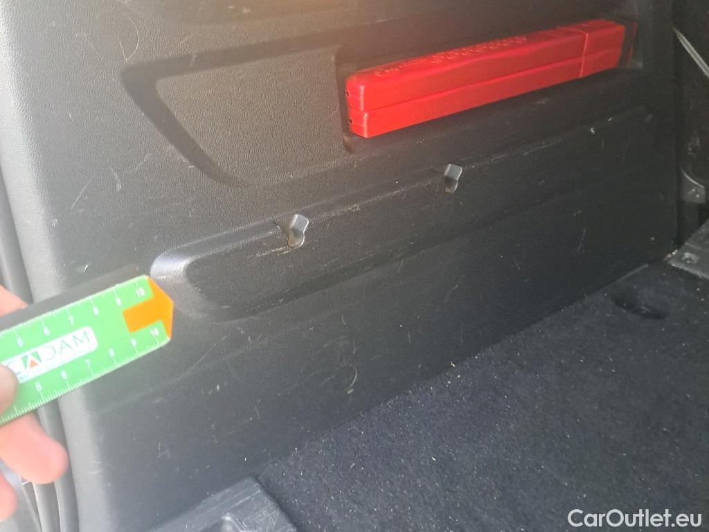  Citroen  Berlingo CITROEN  / 2018 / 4P / combi Talla M BlueHDi 100 LIVE (AC) #30