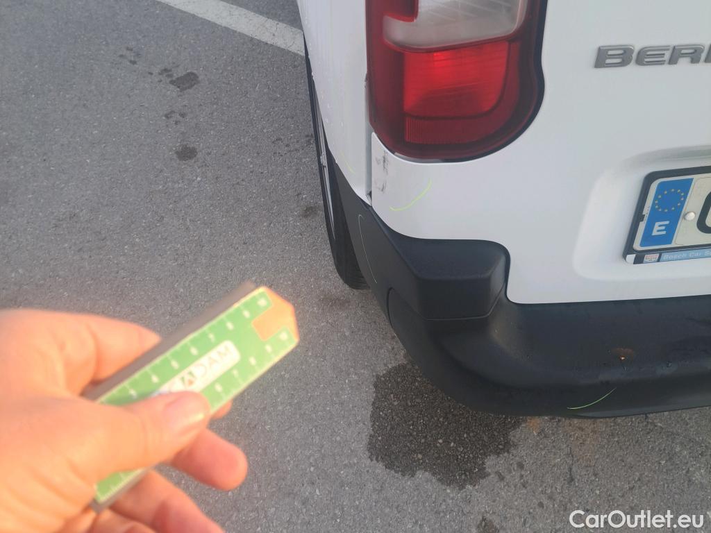  Citroen  Berlingo CITROEN  / 2018 / 4P / combi Talla M BlueHDi 100 LIVE (AC) #49