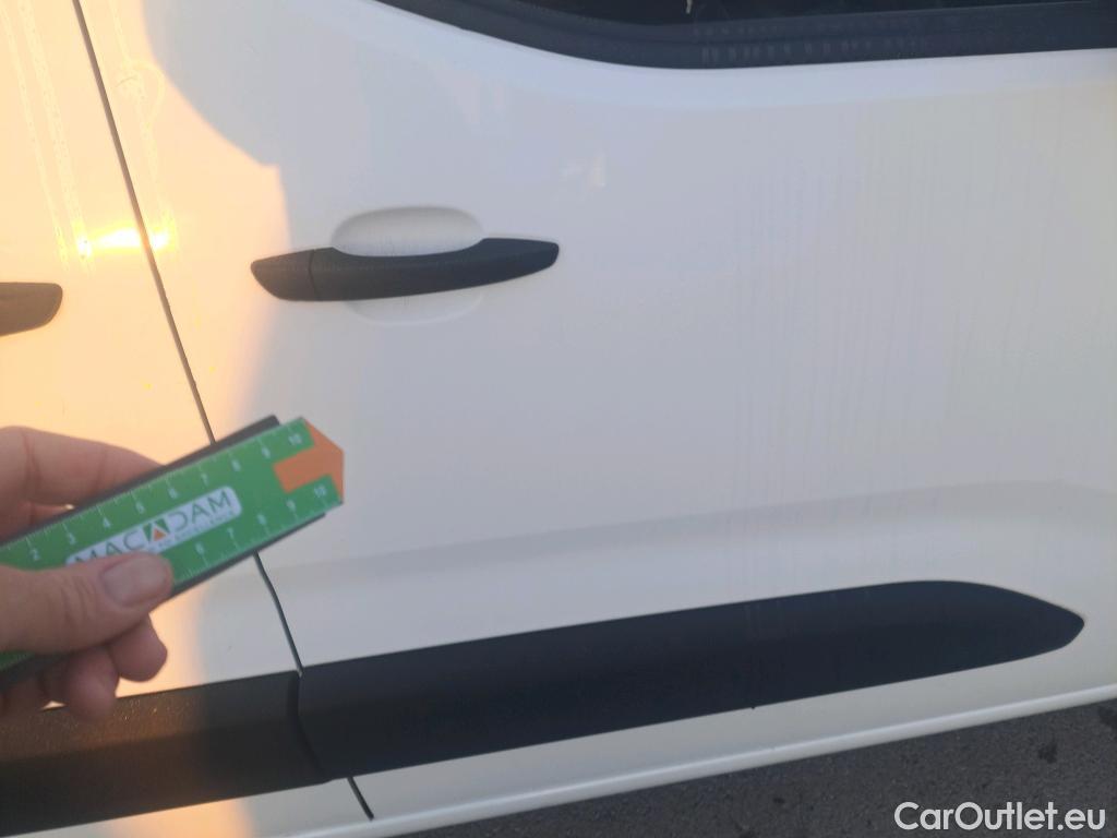  Citroen  Berlingo CITROEN  / 2018 / 4P / combi Talla M BlueHDi 100 LIVE (AC) #16